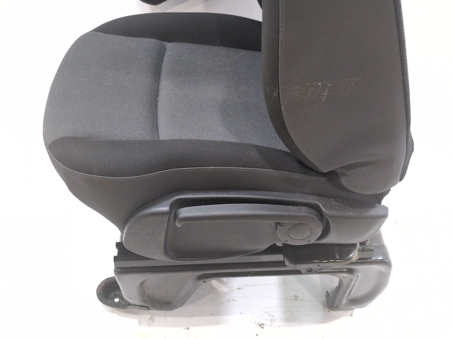 asiento_delantero_izquierdo_873707908r_renault_master_iii_furgoneta_fv_2_3_dci_145_rwd_fv0e_fv0f_fv0t_fv10_fv12