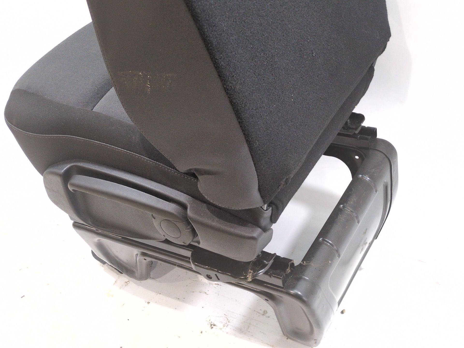 asiento_delantero_izquierdo_873707908r_renault_master_iii_furgoneta_fv_2_3_dci_145_rwd_fv0e_fv0f_fv0t_fv10_fv12