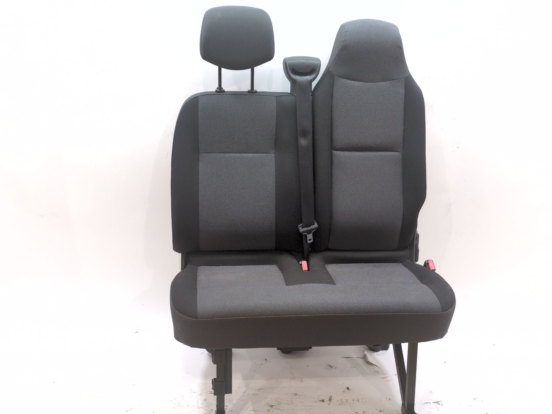 asiento_delantero_medio_y_derecho_870n16578r_873707908r_873707908r_renault_master_iii_furgoneta_fv_2_3_dci_145_rwd_fv0e_fv0f_fv0
