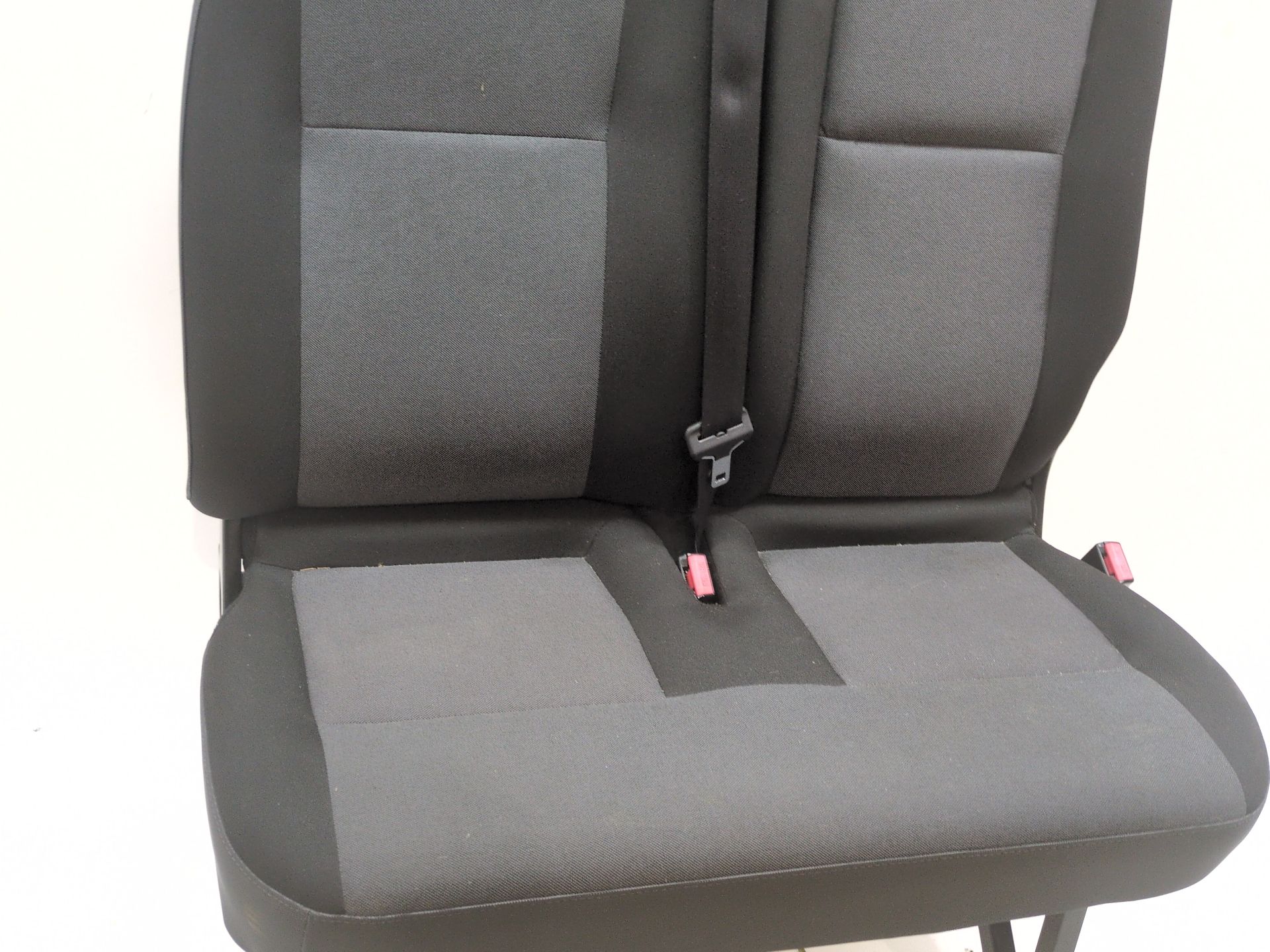 asiento_delantero_medio_y_derecho_870n16578r_873707908r_873707908r_renault_master_iii_furgoneta_fv_2_3_dci_145_rwd_fv0e_fv0f_fv0