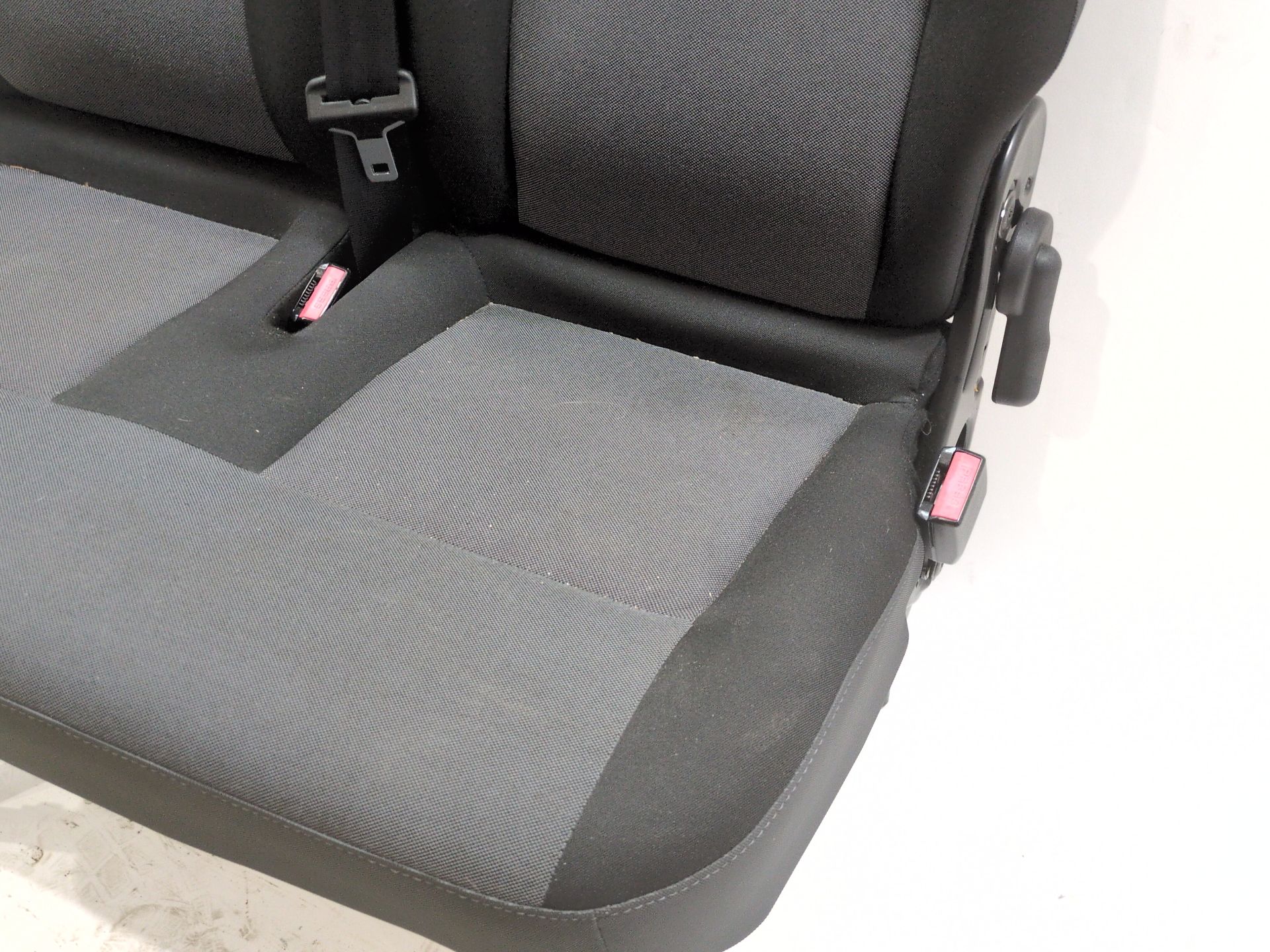asiento_delantero_medio_y_derecho_870n16578r_873707908r_873707908r_renault_master_iii_furgoneta_fv_2_3_dci_145_rwd_fv0e_fv0f_fv0