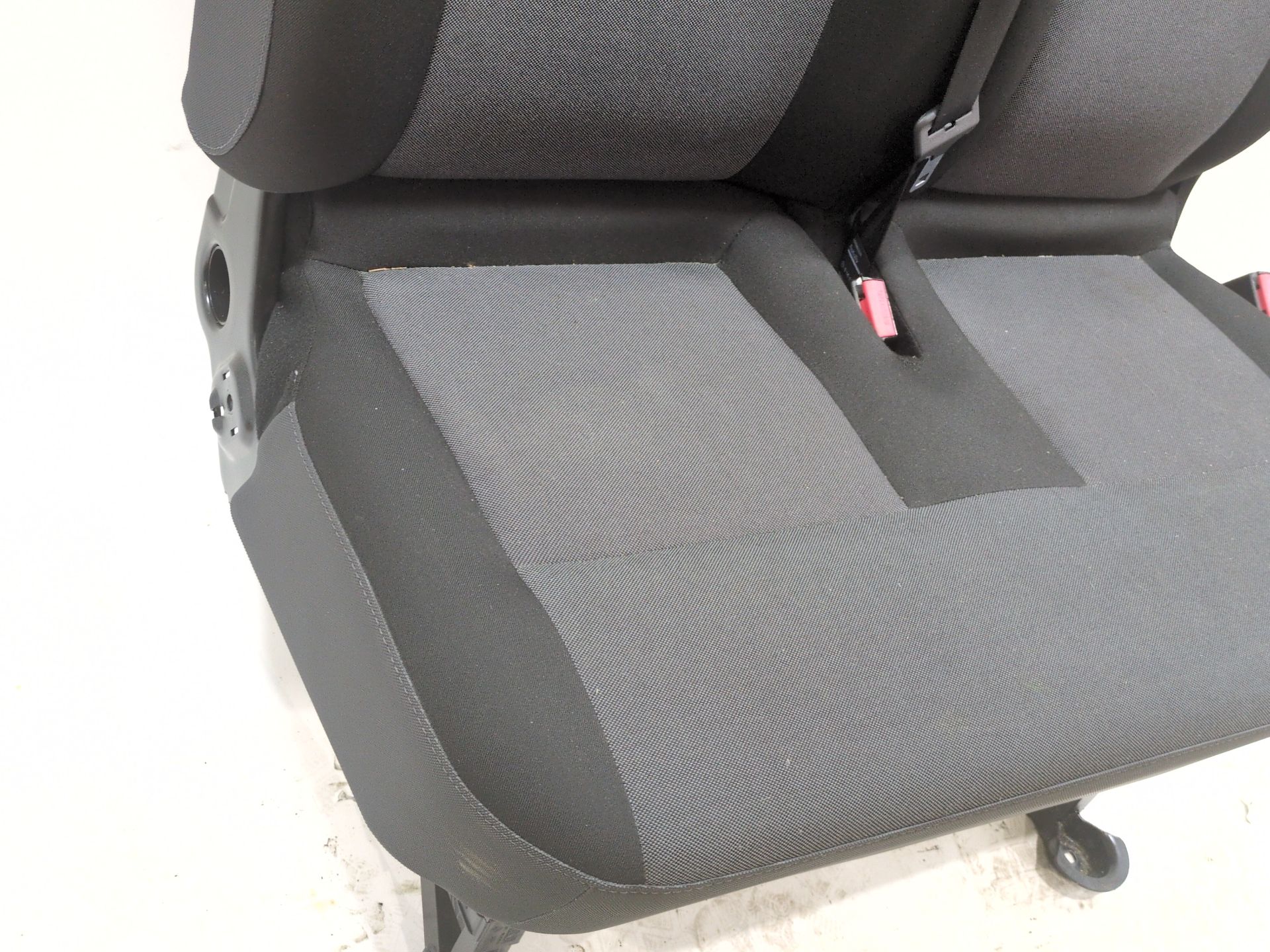 asiento_delantero_medio_y_derecho_870n16578r_873707908r_873707908r_renault_master_iii_furgoneta_fv_2_3_dci_145_rwd_fv0e_fv0f_fv0