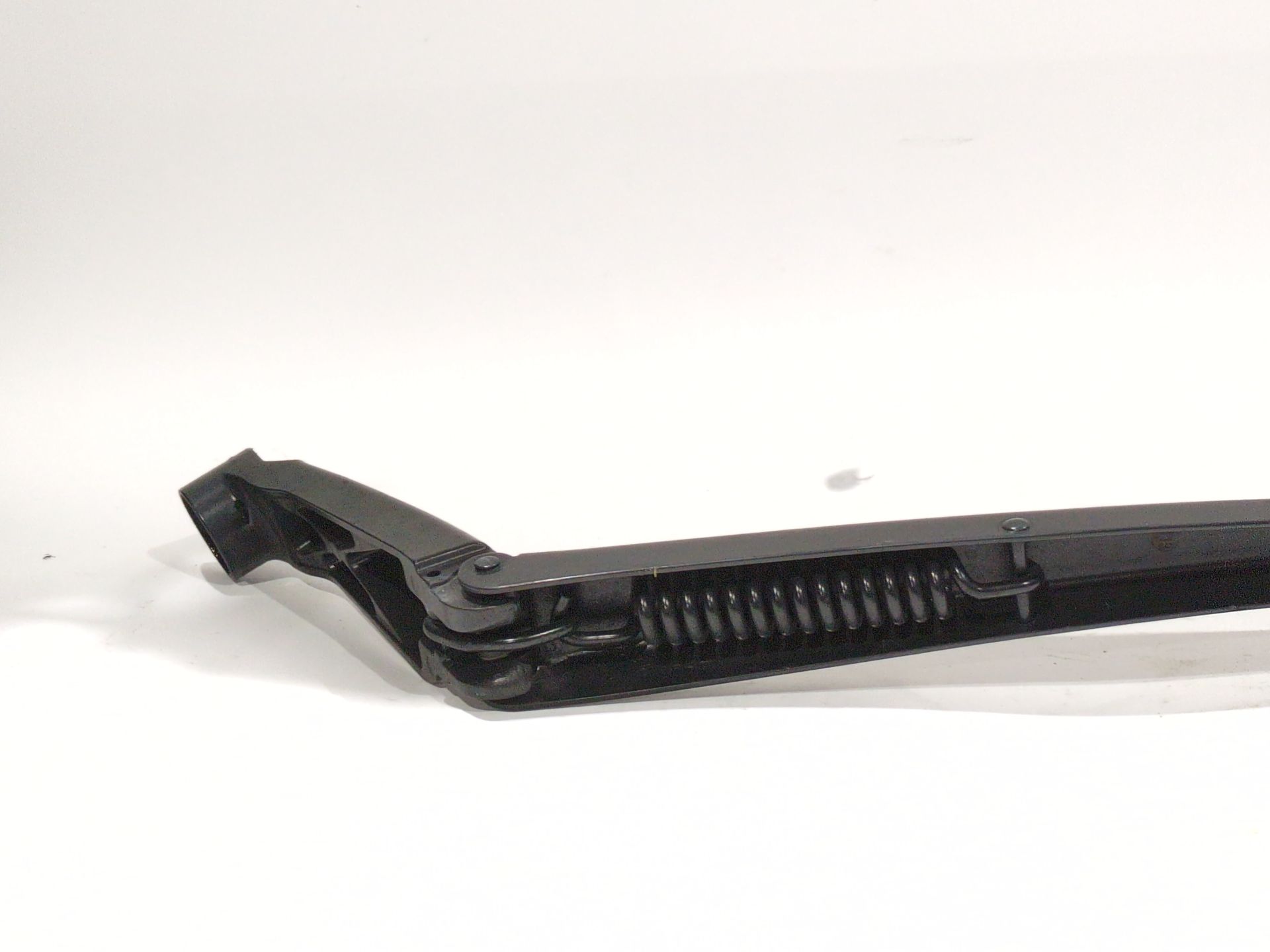 brazo_limpia_delantero_izquierdo_8522142150_toyota_rav_4_iv_a4_2_5_hybrid_ava42