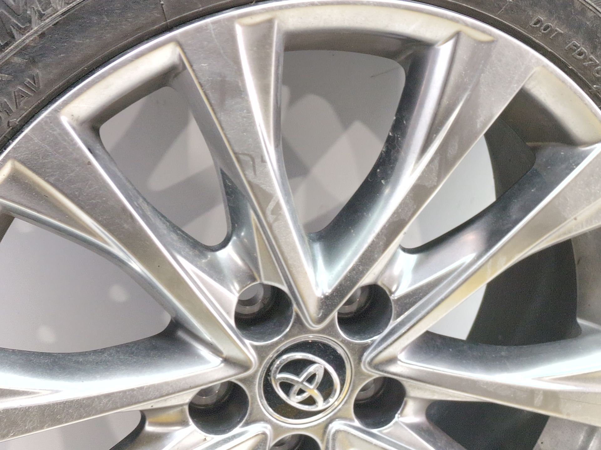 llanta_aluminio_4261a42060_002064_toyota_rav_4_iv_a4_2_5_hybrid_ava42