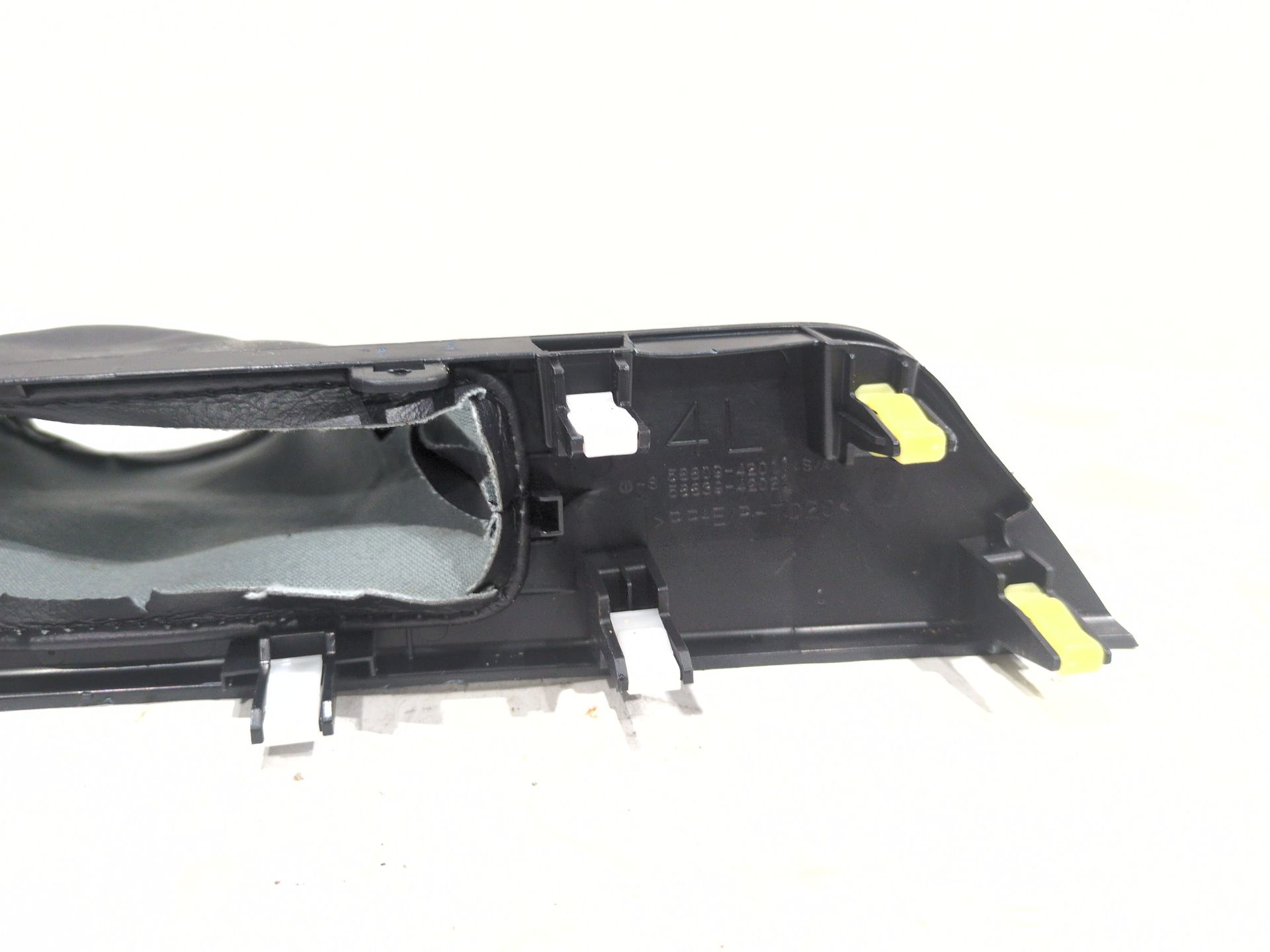 funda_palanca_freno_mano_5880942011_5883942021_toyota_rav_4_iv_a4_2_5_hybrid_ava42