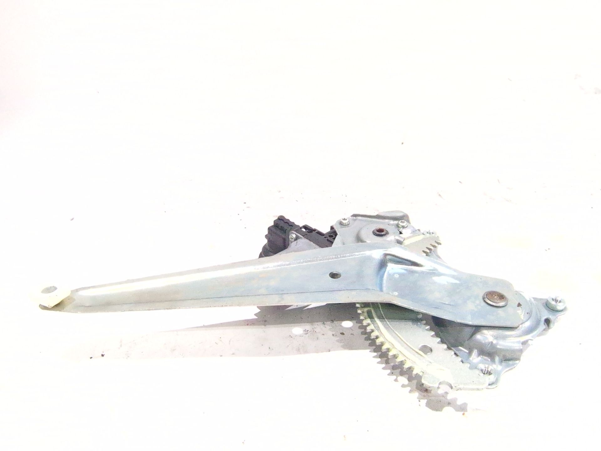 elevalunas_trasero_izquierdo_6980442050_toyota_rav_4_iv_a4_2_5_hybrid_ava42