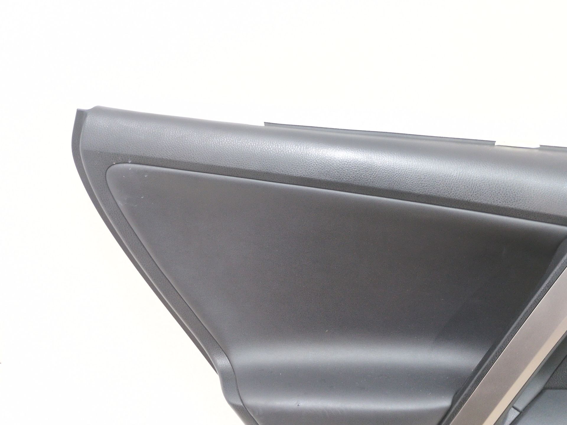 guarnecido_puerta_trasero_izquierdo_67614x1b12_toyota_rav_4_iv_a4_2_5_hybrid_ava42