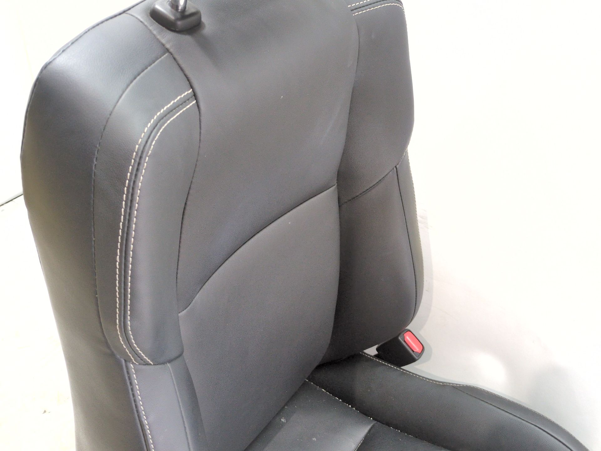 asiento_delantero_derecho_710714269224_7107342a74c7_toyota_rav_4_iv_a4_2_5_hybrid_ava42