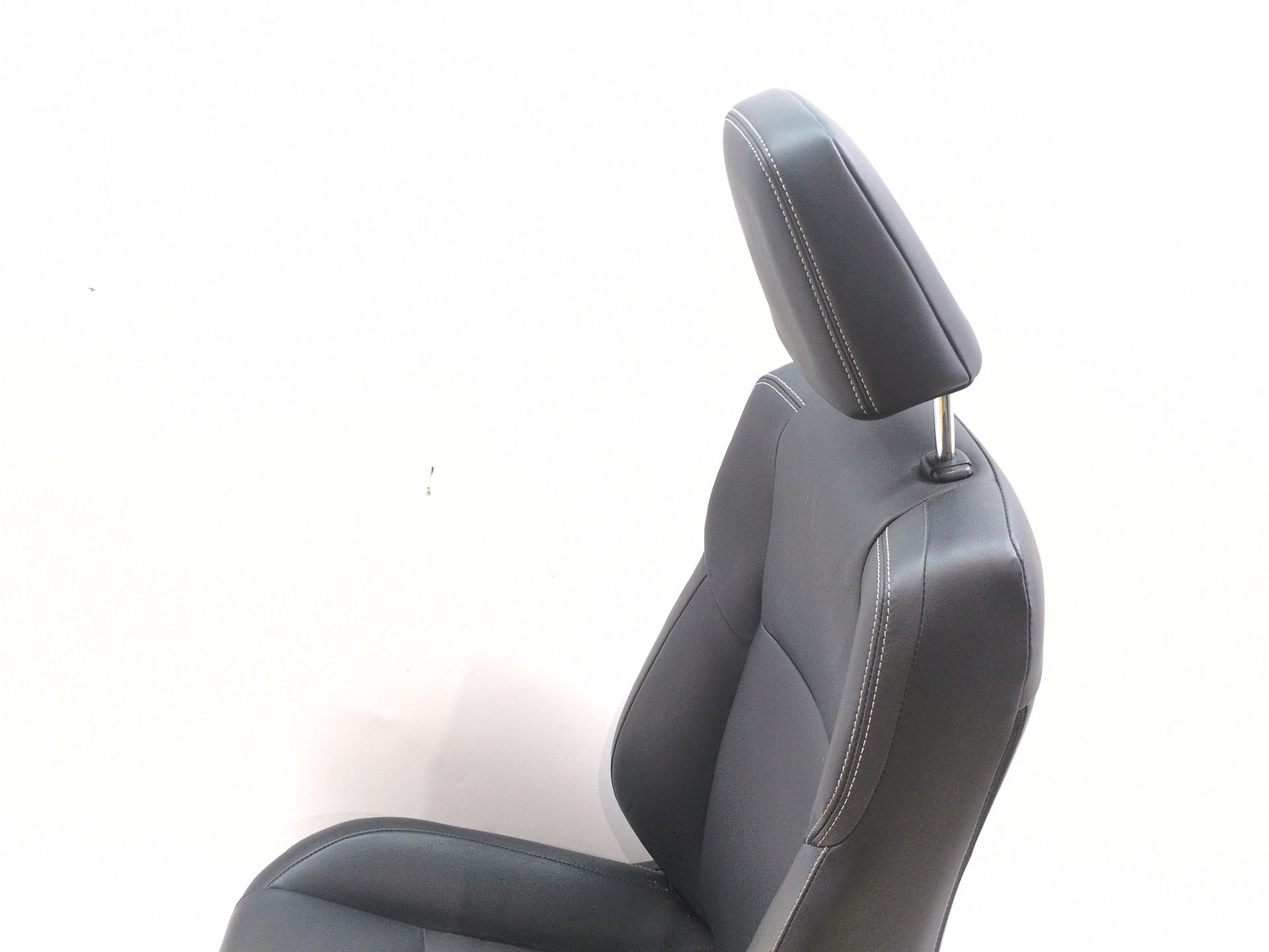 asiento_delantero_derecho_710714269224_7107342a74c7_toyota_rav_4_iv_a4_2_5_hybrid_ava42