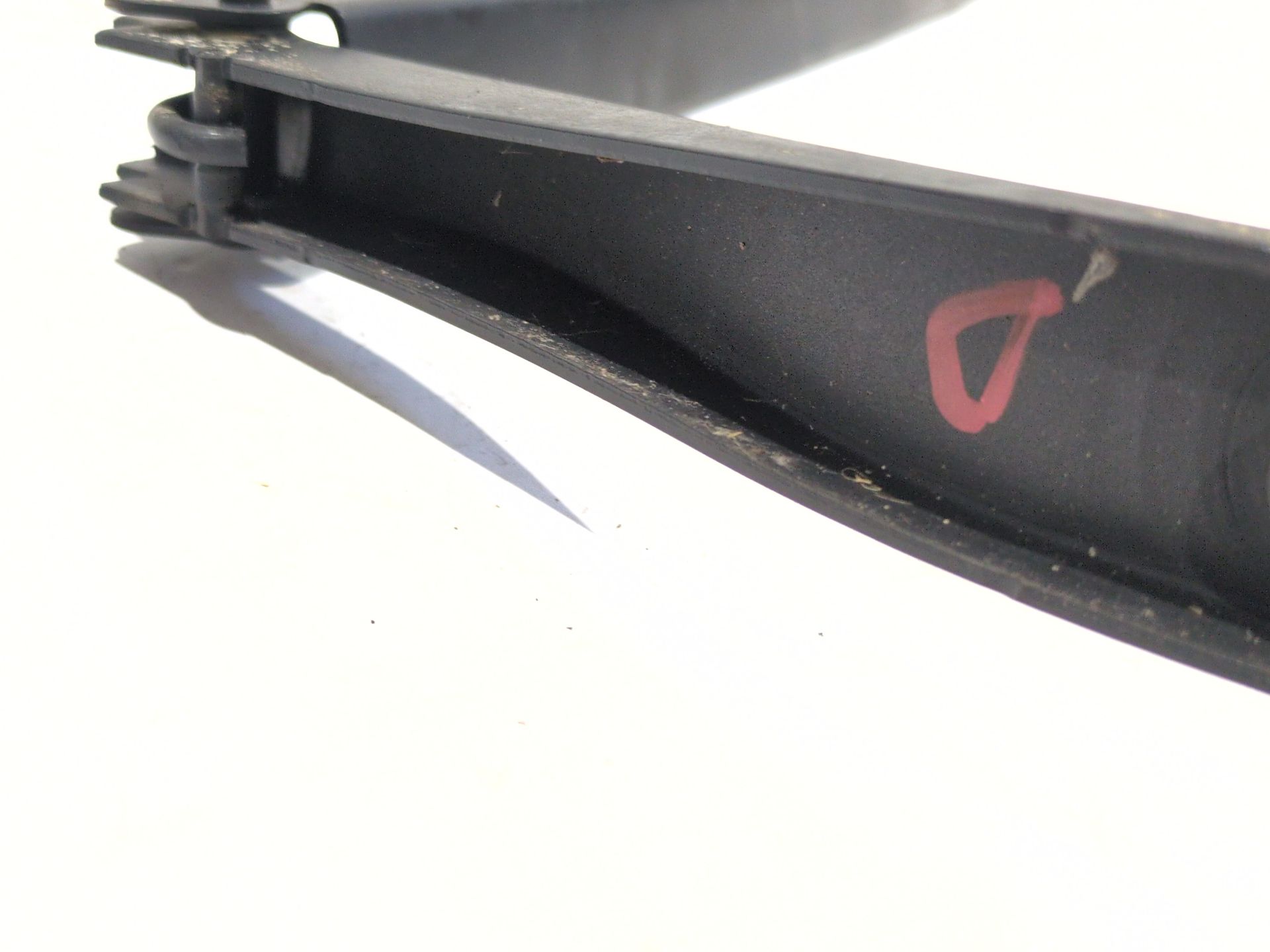 brazo_limpia_delantero_derecho_288862244r_renault_master_iii_furgoneta_fv_2_3_dci_145_rwd_fv0e_fv0f_fv0t_fv10_fv12