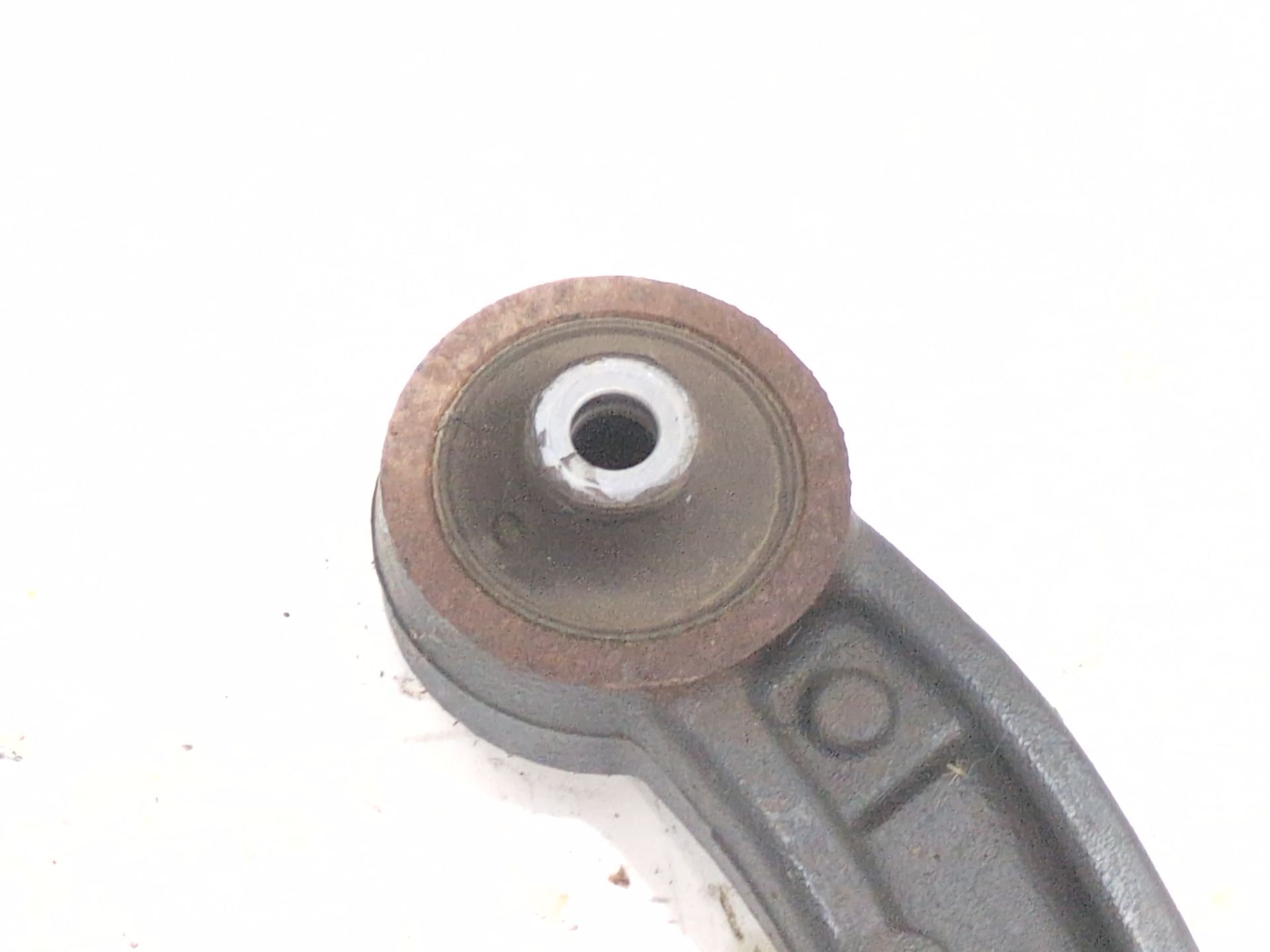 brazo_suspension_inferior_delantero_izquierdo_8200688871_renault_master_iii_furgoneta_fv_2_3_dci_145_rwd_fv0e_fv0f_fv0t_fv10_fv1