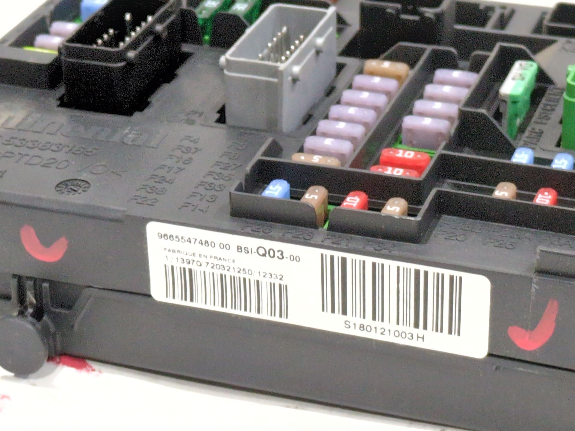 caja_reles_fusibles_966554748000_citr_n_ds4_nx_1_6_hdi_115