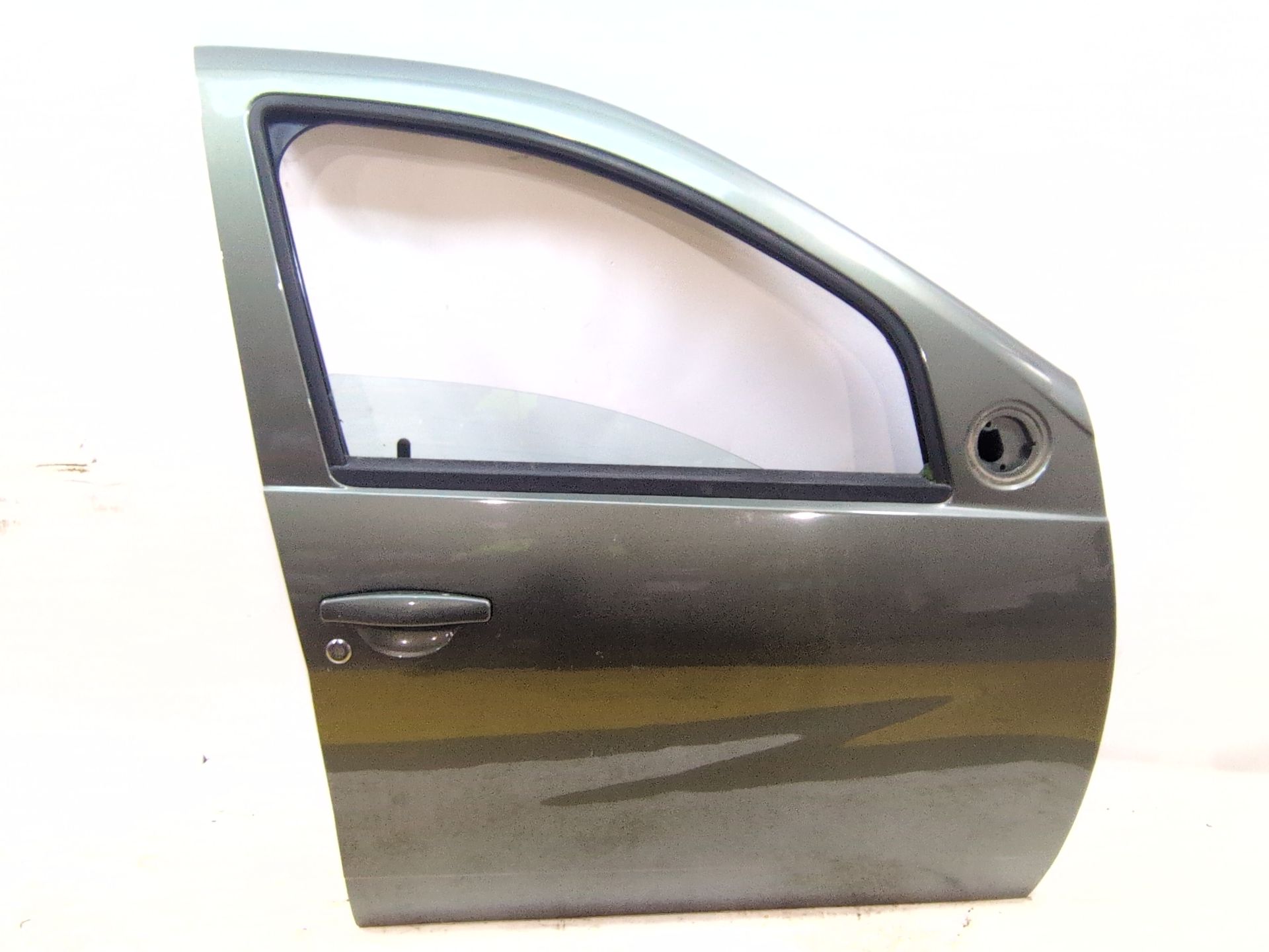 puerta_delantera_derecha_801006719r_olive_grey_bc_tec67_dacia_duster_hs_1_5_dci_4x4