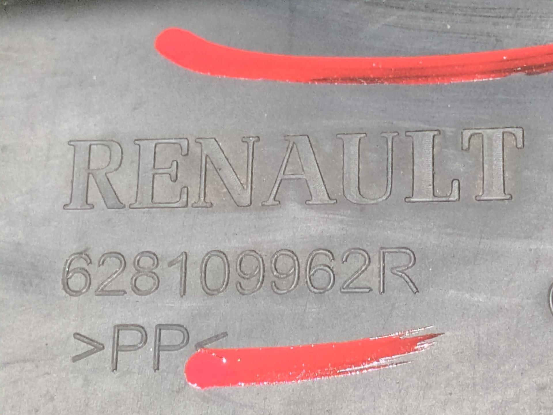 paragolpes_delantero_620220030r_olive_grey_bc_tec67_dacia_duster_hs_1_5_dci_4x4