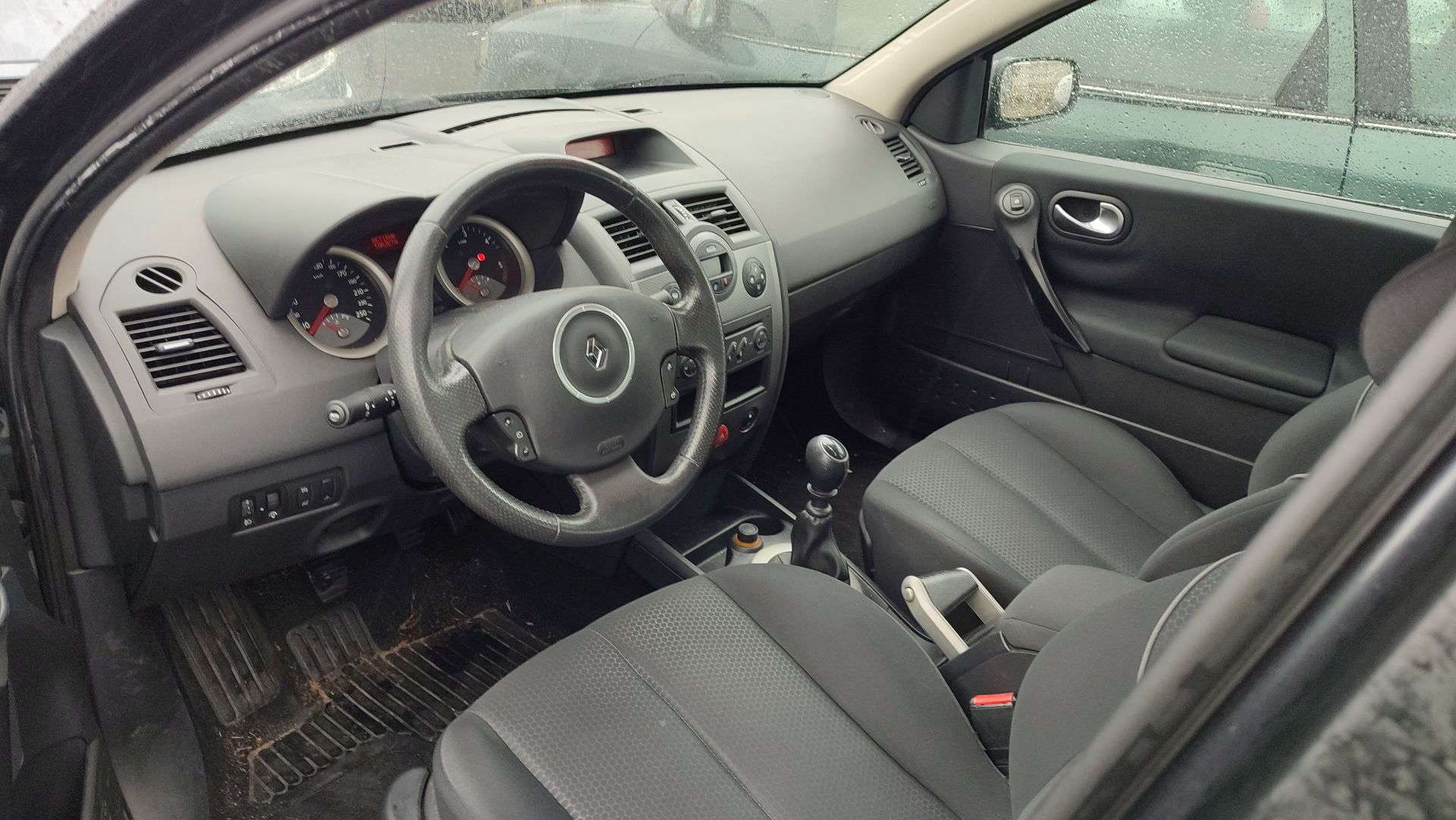 renault_megane_ii_sedan_lm0_1