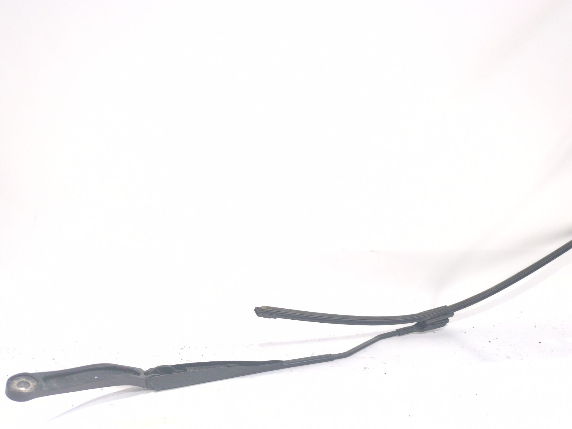 brazo_limpia_delantero_izquierdo_288812161r_renault_captur_i_j5_h5_0_9_tce_90