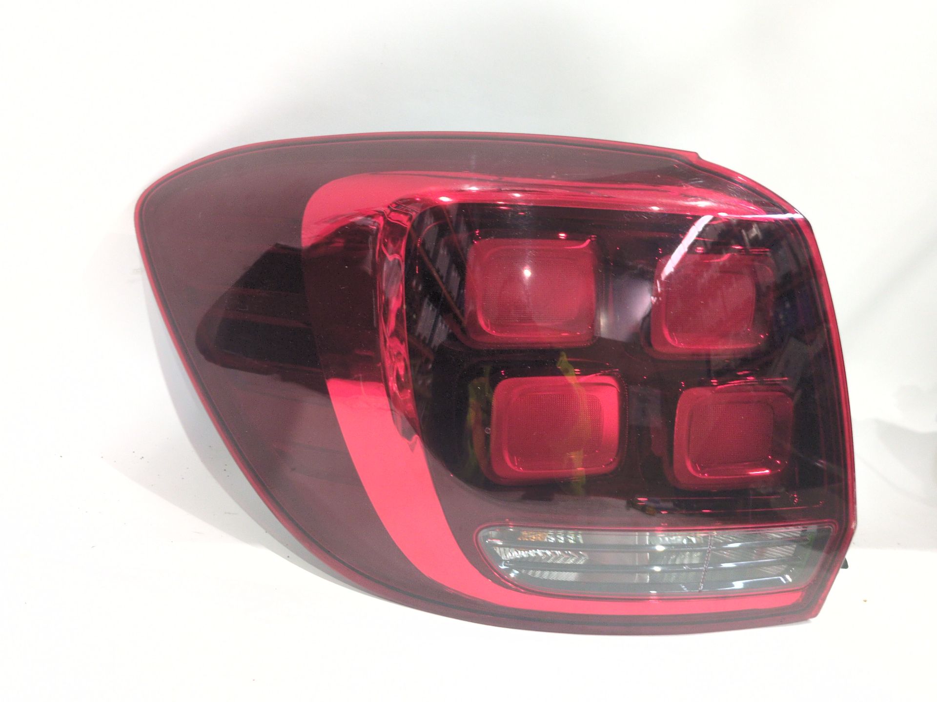 piloto_trasero_izquierdo_265554938r_dacia_sandero_ii_b8_1_5_blue_dci_95_b8jl