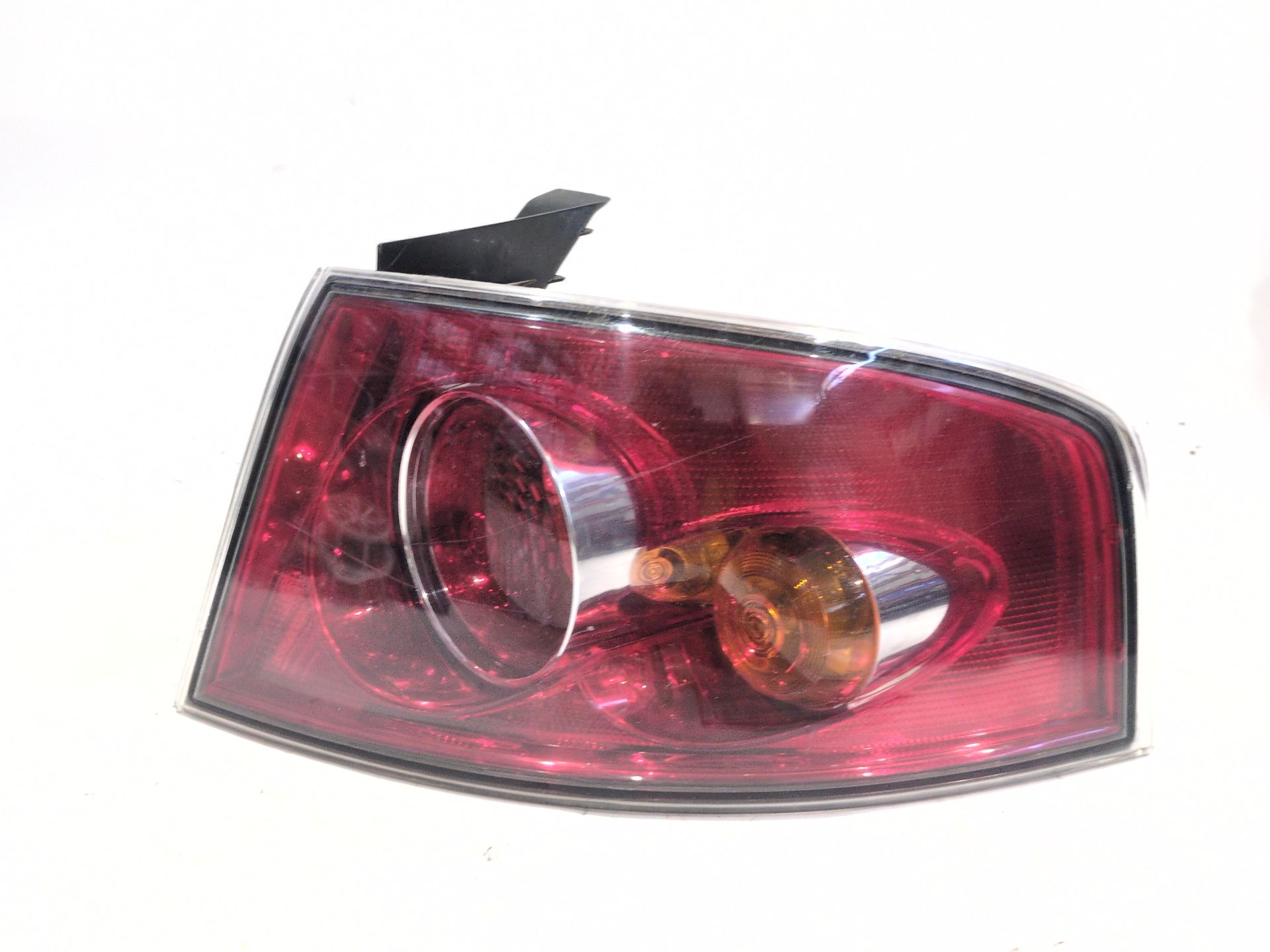 piloto_trasero_derecho_exterior_6l6945096a_seat_ibiza_iii_6l1_1_9_sdi