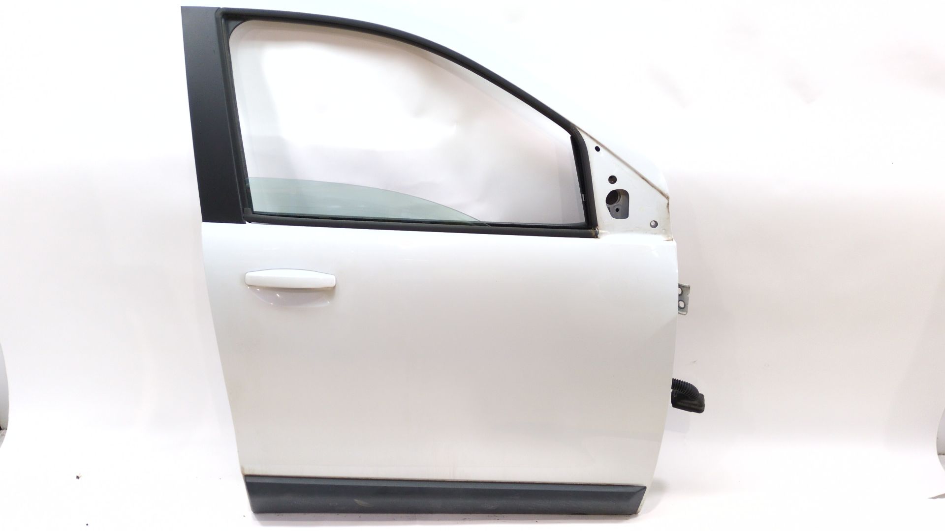 puerta_delantera_derecha_801008218r_ice_white_bc_ov369_dacia_lodgy_js_1_5_blue_dci_95_jsjl