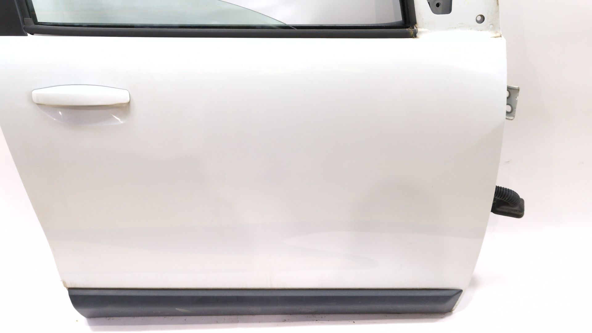 puerta_delantera_derecha_801008218r_ice_white_bc_ov369_dacia_lodgy_js_1_5_blue_dci_95_jsjl