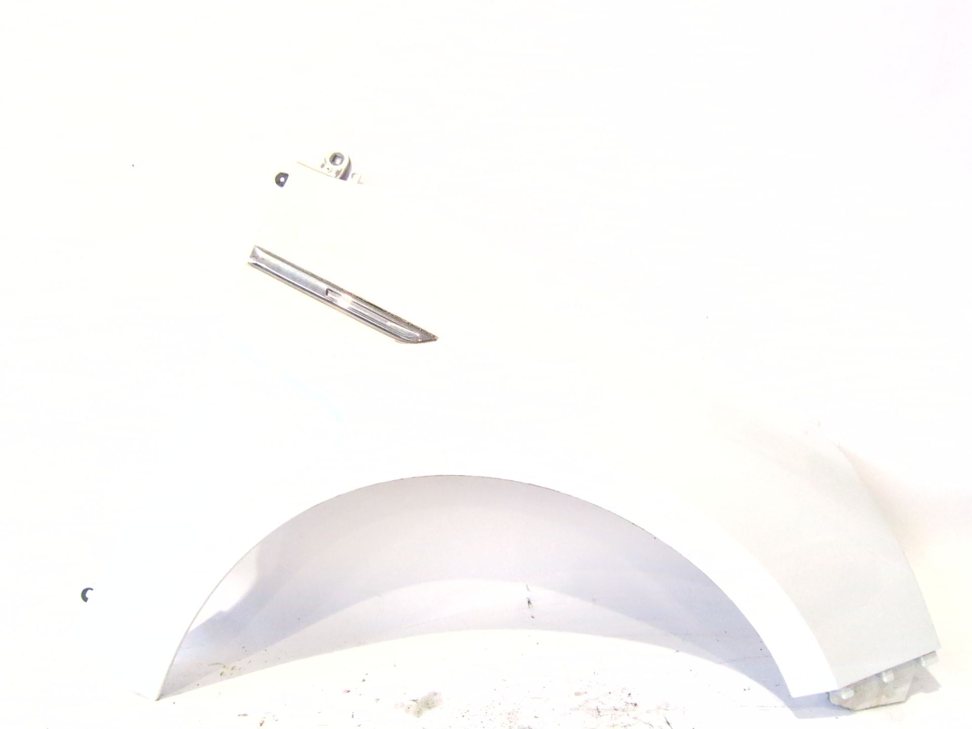 aleta_delantera_derecha_631005296r_renault_megane_iv_sedan_1_5_blue_dci_115_lva6