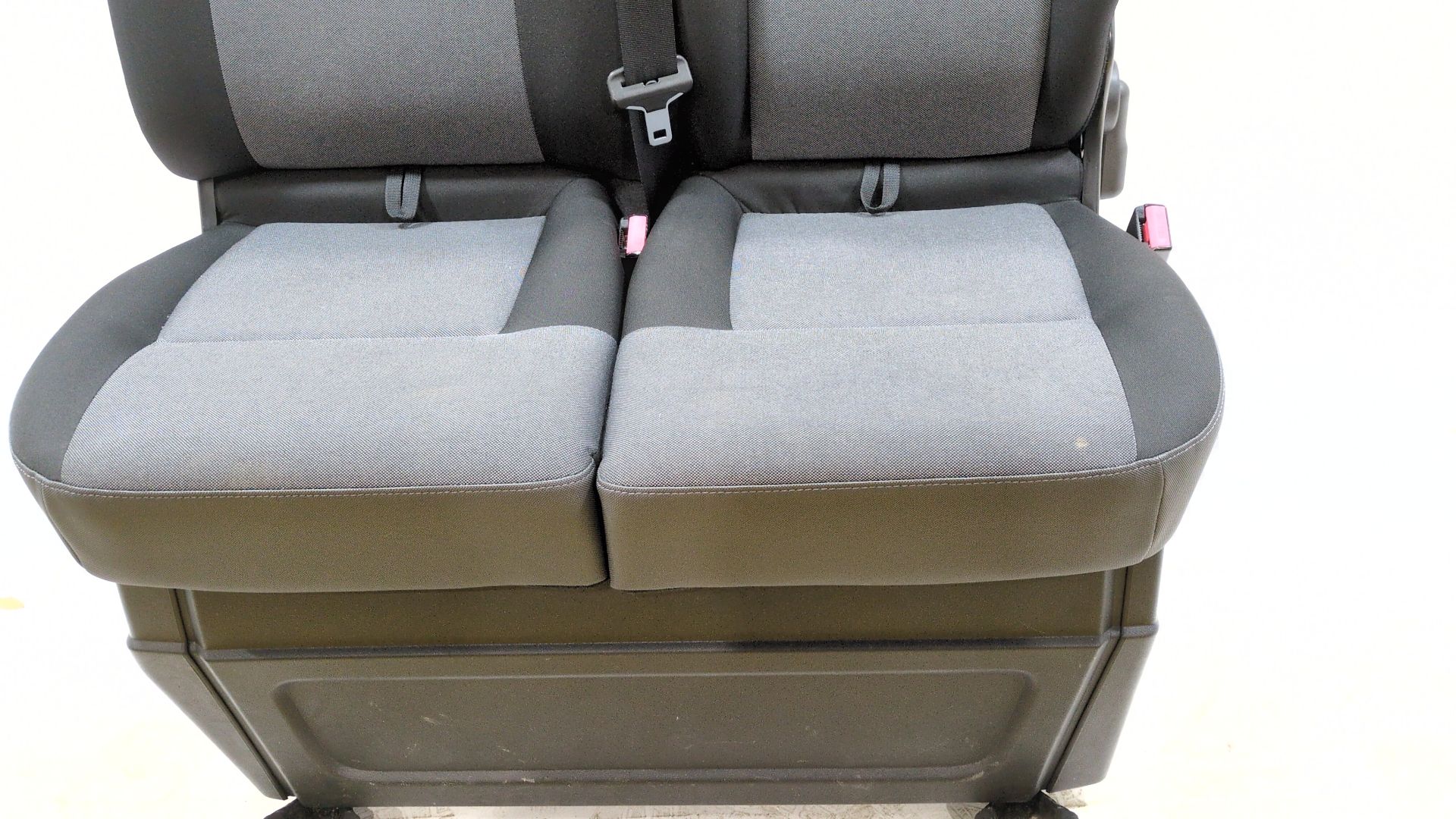 asiento_delantero_medio_y_derecho_870003714v_renault_master_iii_furgoneta_fv_2_3_dci_180_fwd_fv04