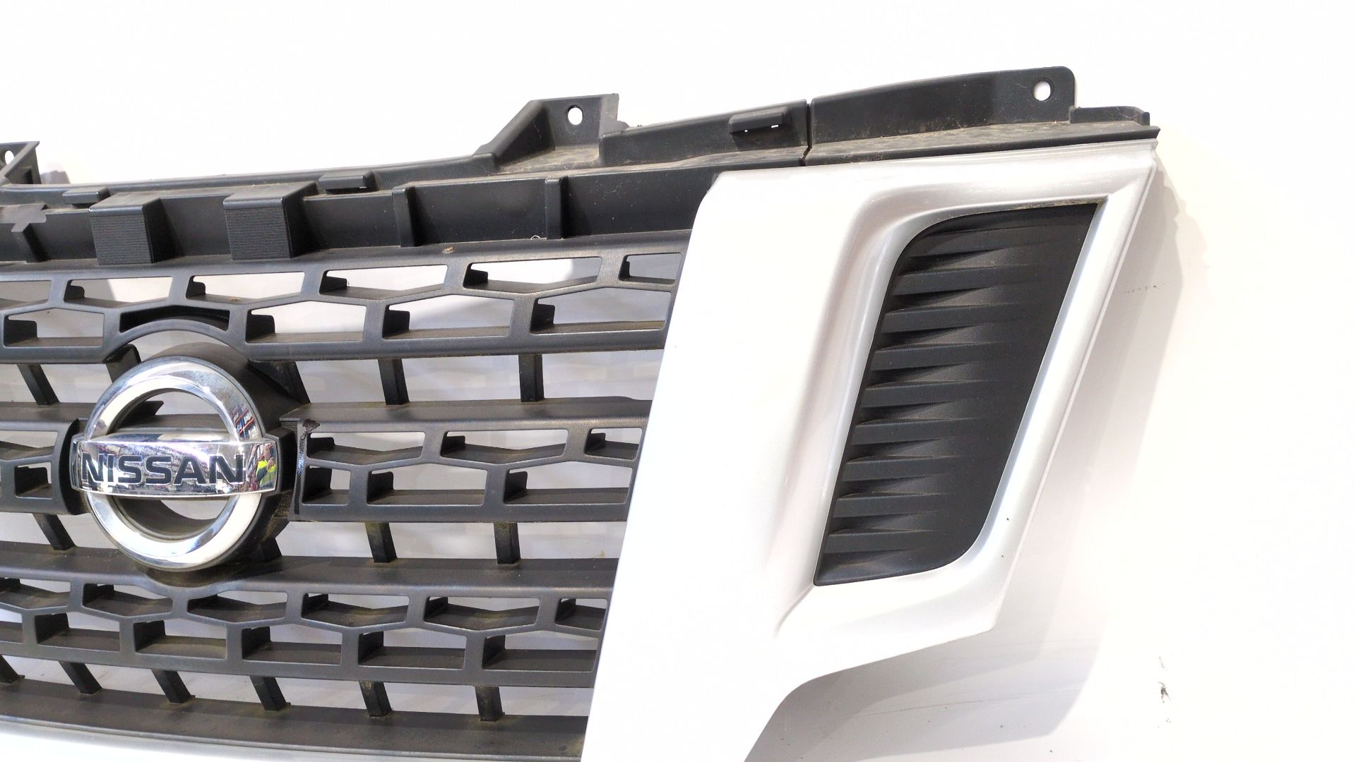 rejilla_delantera_62310bz50a_renault_master_iii_furgoneta_fv_2_3_dci_180_fwd_fv04