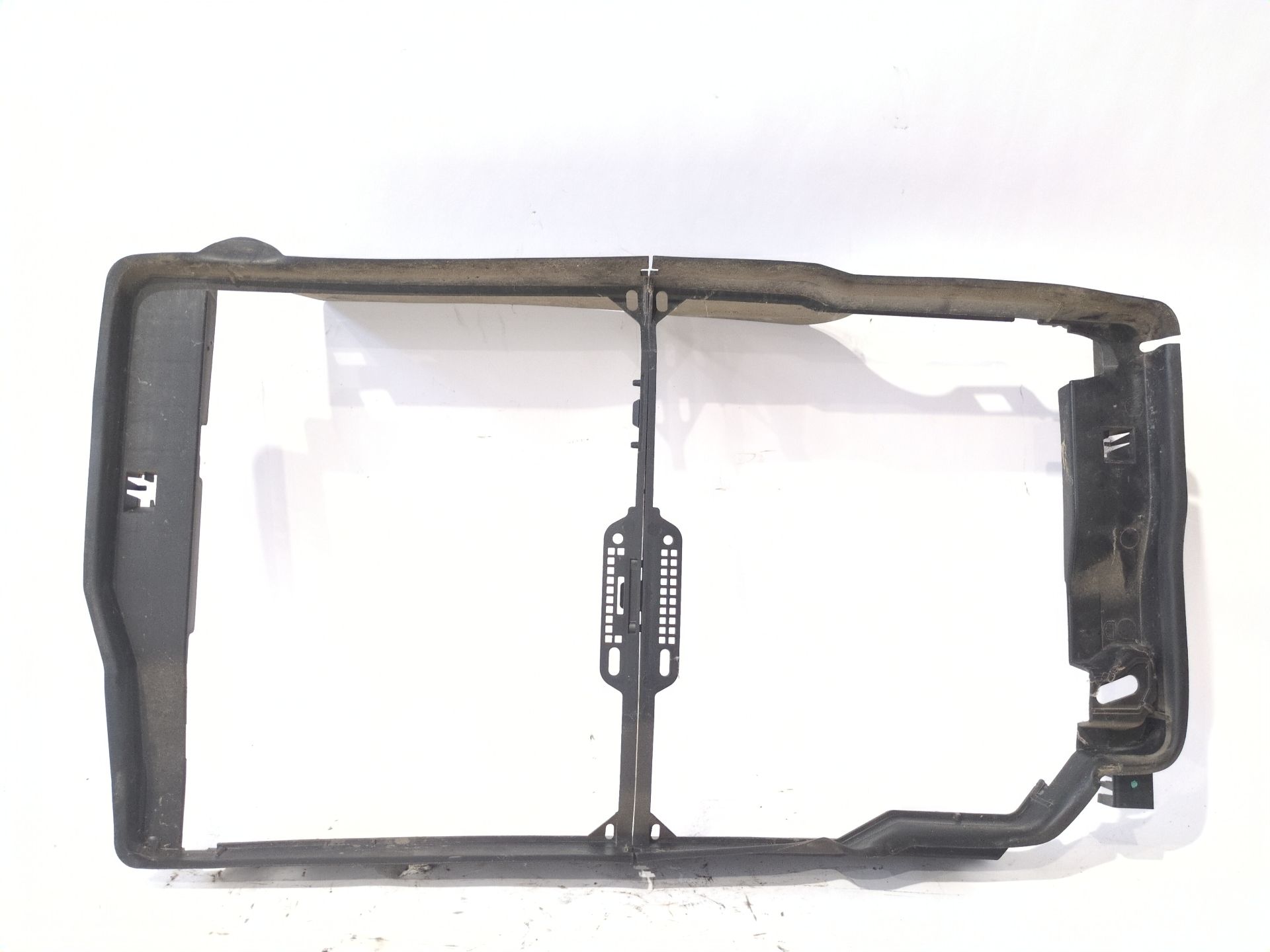 carcasa_radiador_215549820r_renault_megane_iv_sedan_1_5_blue_dci_115_lva6