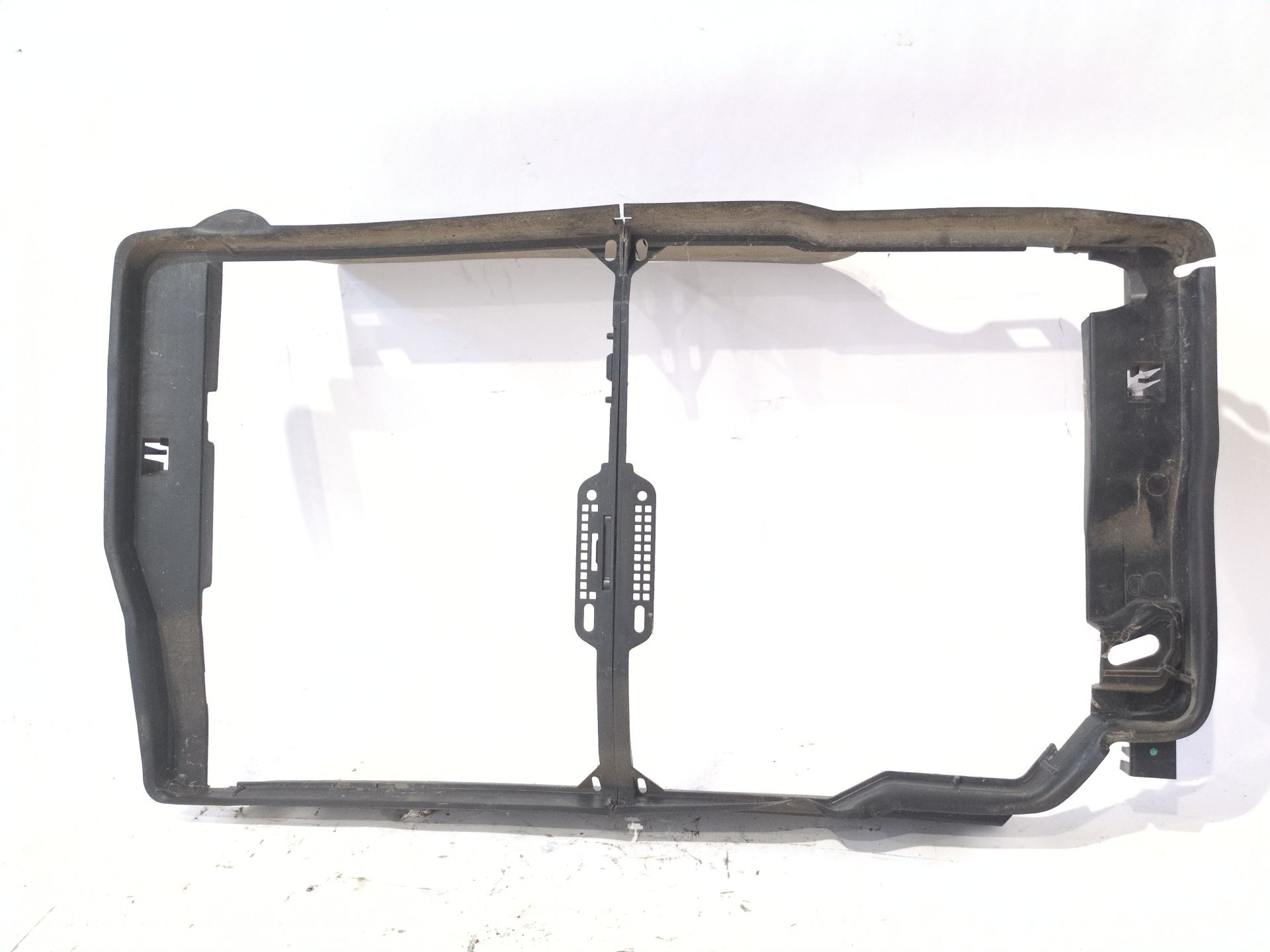 carcasa_radiador_215549820r_renault_megane_iv_sedan_1_5_blue_dci_115_lva6