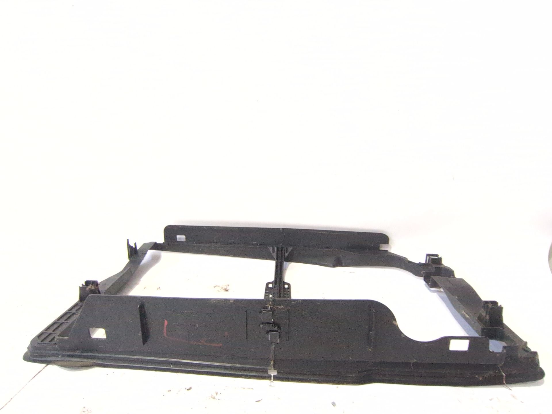 carcasa_radiador_215549820r_renault_megane_iv_sedan_1_5_blue_dci_115_lva6