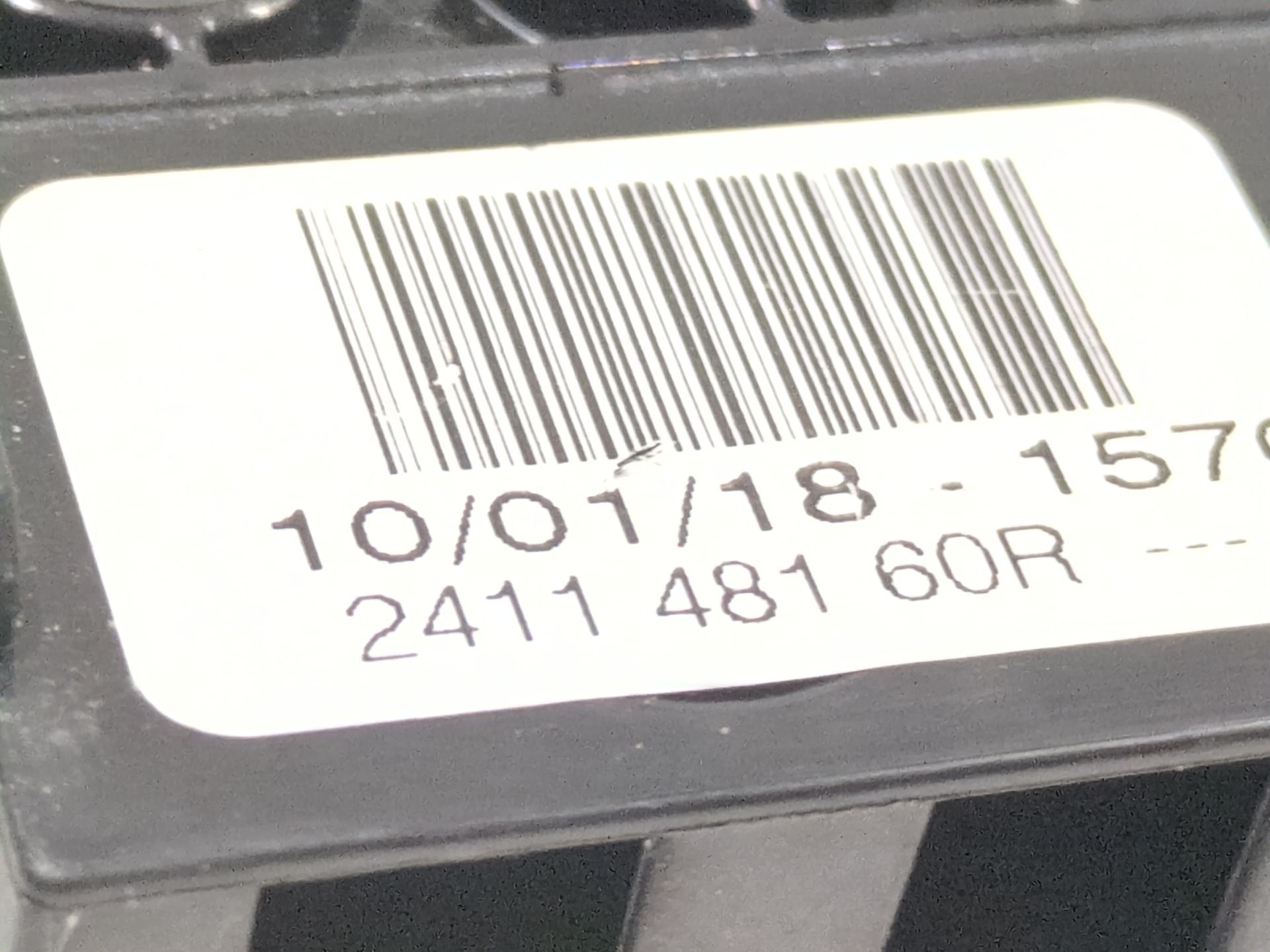 caja_reles_fusibles_241148160r_renault_megane_iv_sedan_1_5_blue_dci_115_lva6