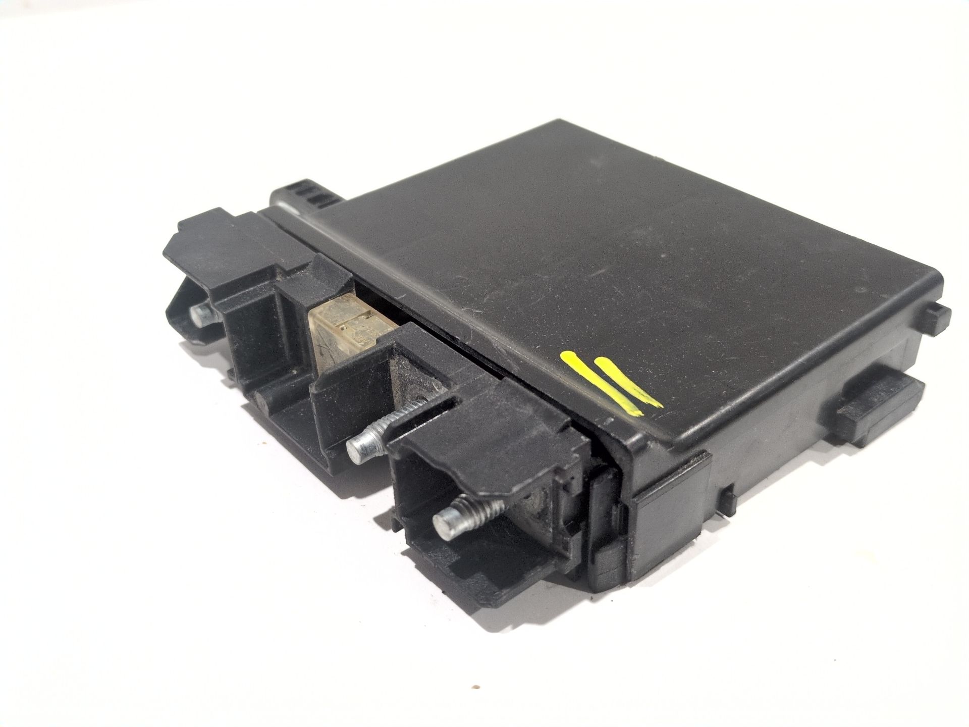 caja_reles_fusibles_241148160r_renault_megane_iv_sedan_1_5_blue_dci_115_lva6