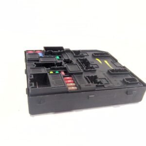 caja_reles_fusibles_284b66727r_renault_megane_iv_sedan_1_5_blue_dci_115_lva6