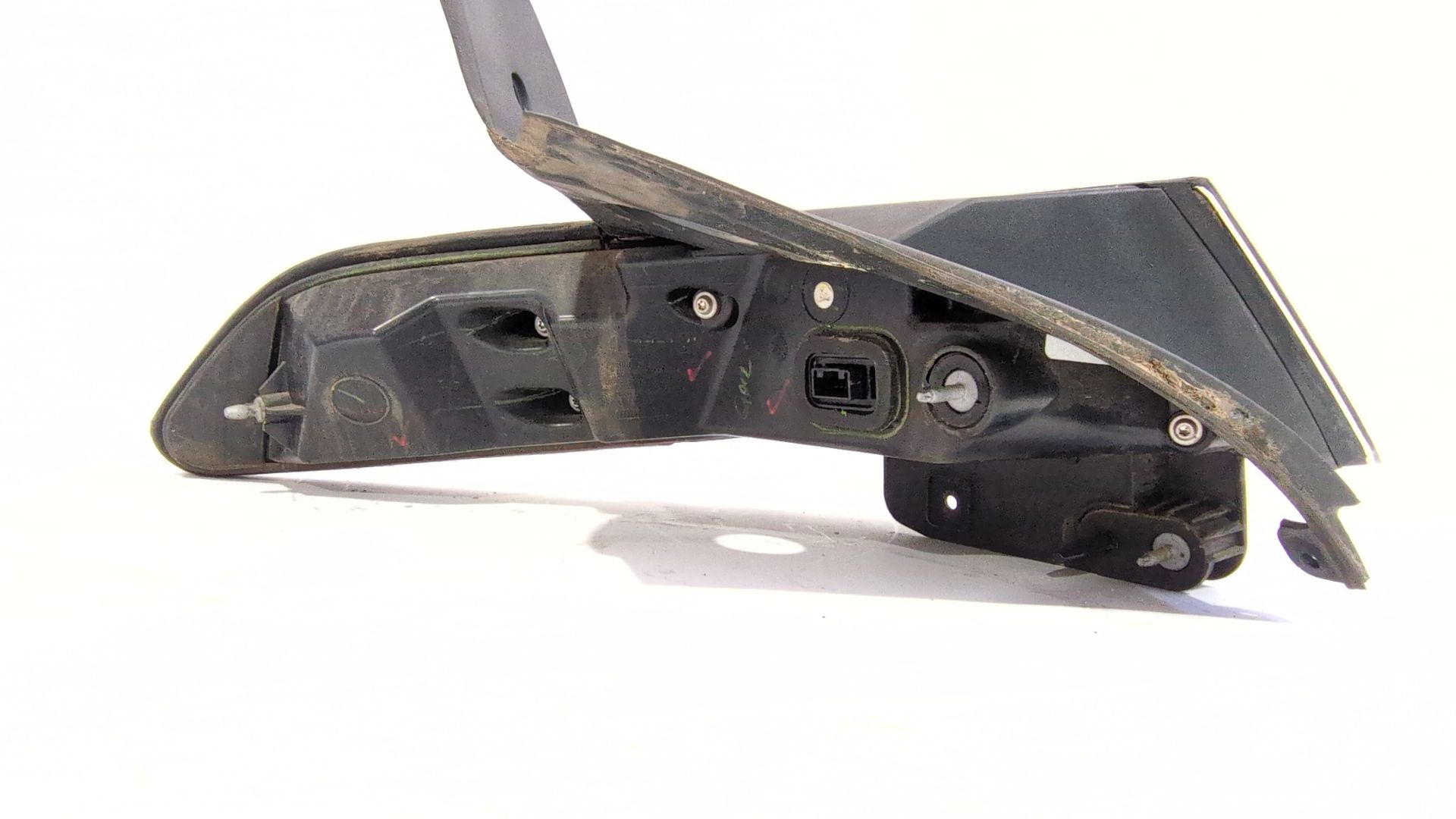 piloto_trasero_derecho_exterior_22851351_chevrolet_volt_ev_150