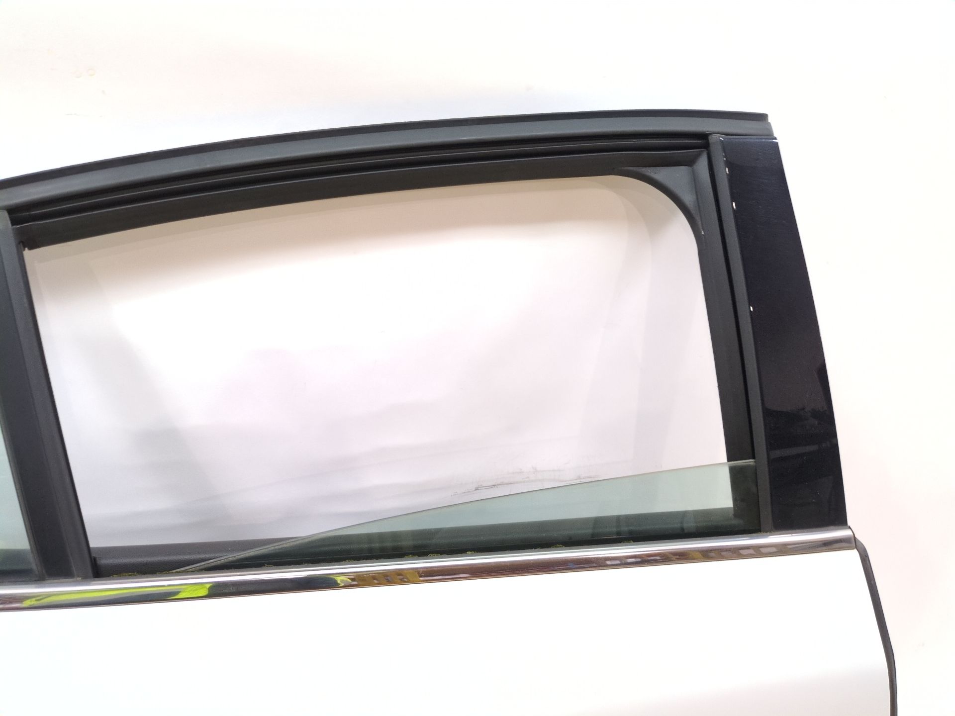 puerta_trasera_derecha_821002253r_ice_white_bc_ov369_renault_megane_iv_sedan_1_5_blue_dci_115_lva6