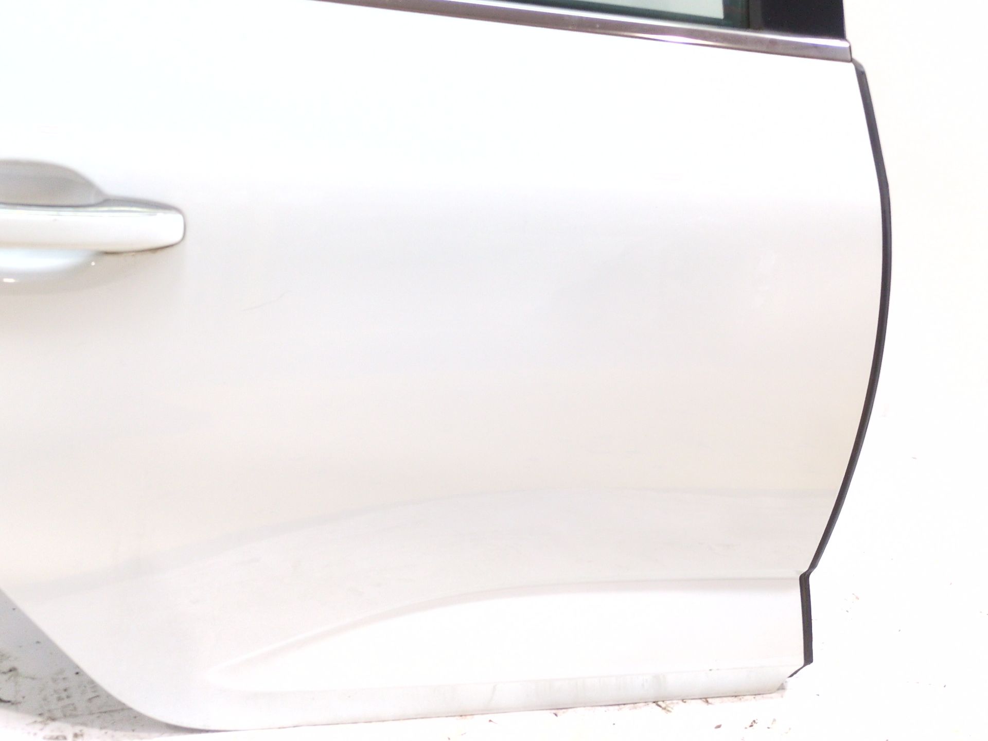 puerta_trasera_derecha_821002253r_ice_white_bc_ov369_renault_megane_iv_sedan_1_5_blue_dci_115_lva6