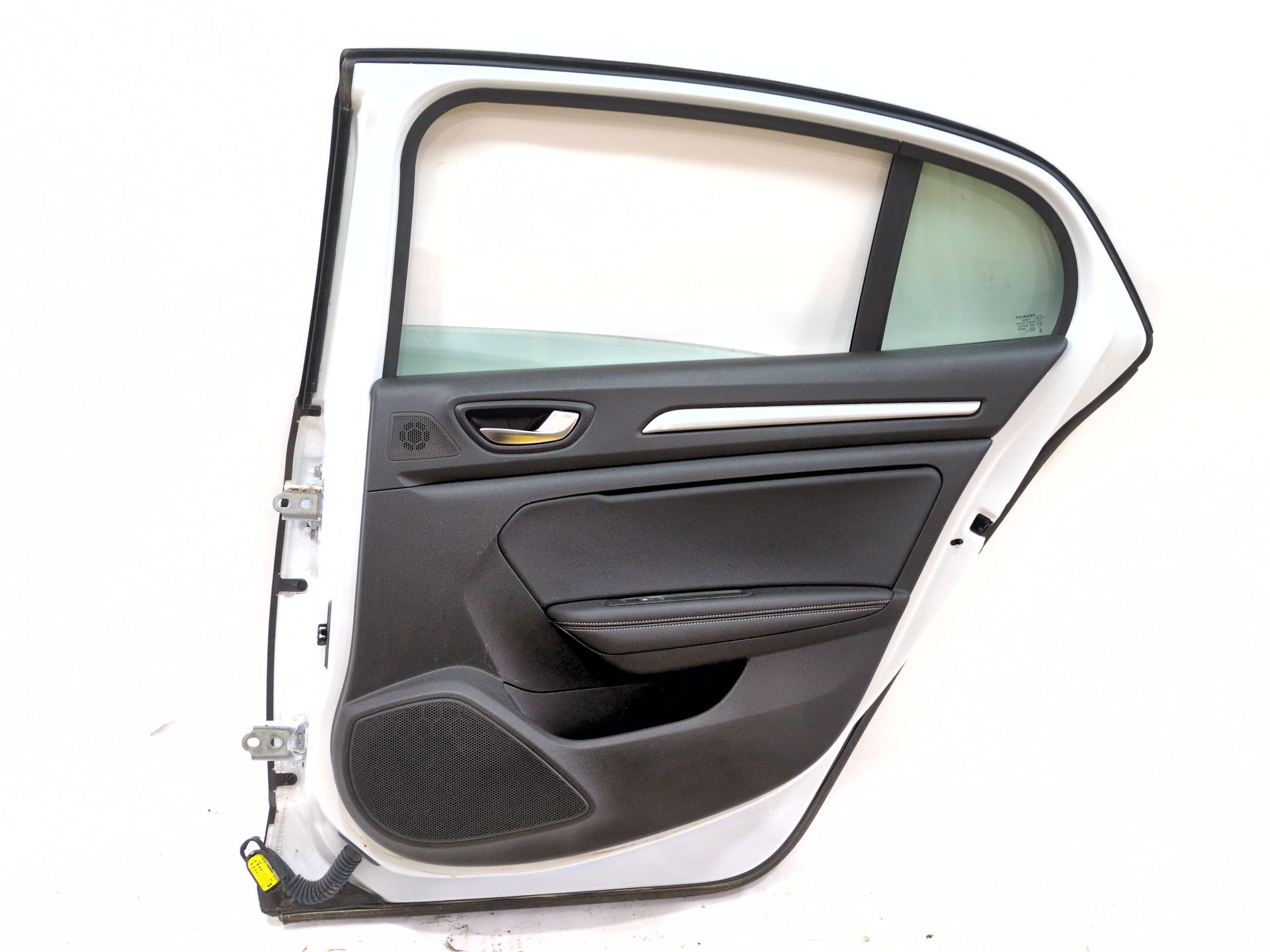 puerta_trasera_derecha_821002253r_ice_white_bc_ov369_renault_megane_iv_sedan_1_5_blue_dci_115_lva6