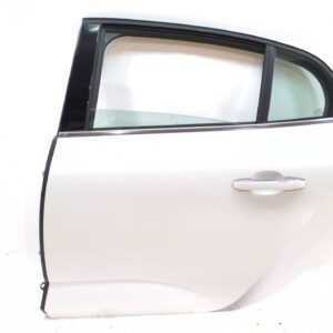 puerta_trasera_izquierda_821018343r_ice_white_bc_ov369_renault_megane_iv_sedan_1_5_blue_dci_115_lva6