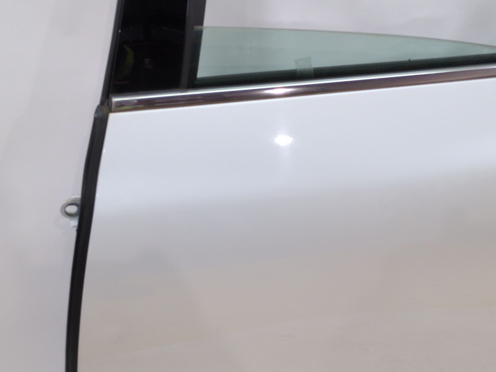 puerta_trasera_izquierda_821018343r_ice_white_bc_ov369_renault_megane_iv_sedan_1_5_blue_dci_115_lva6