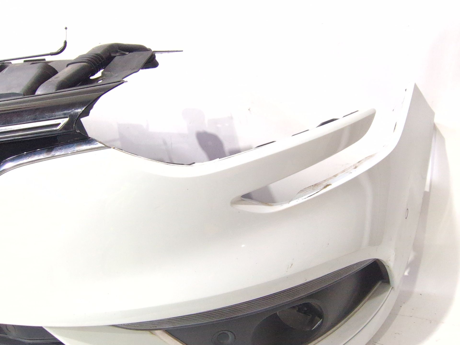 paragolpes_delantero_620220807r_ice_white_bc_ov369_renault_megane_iv_sedan_1_5_blue_dci_115_lva6