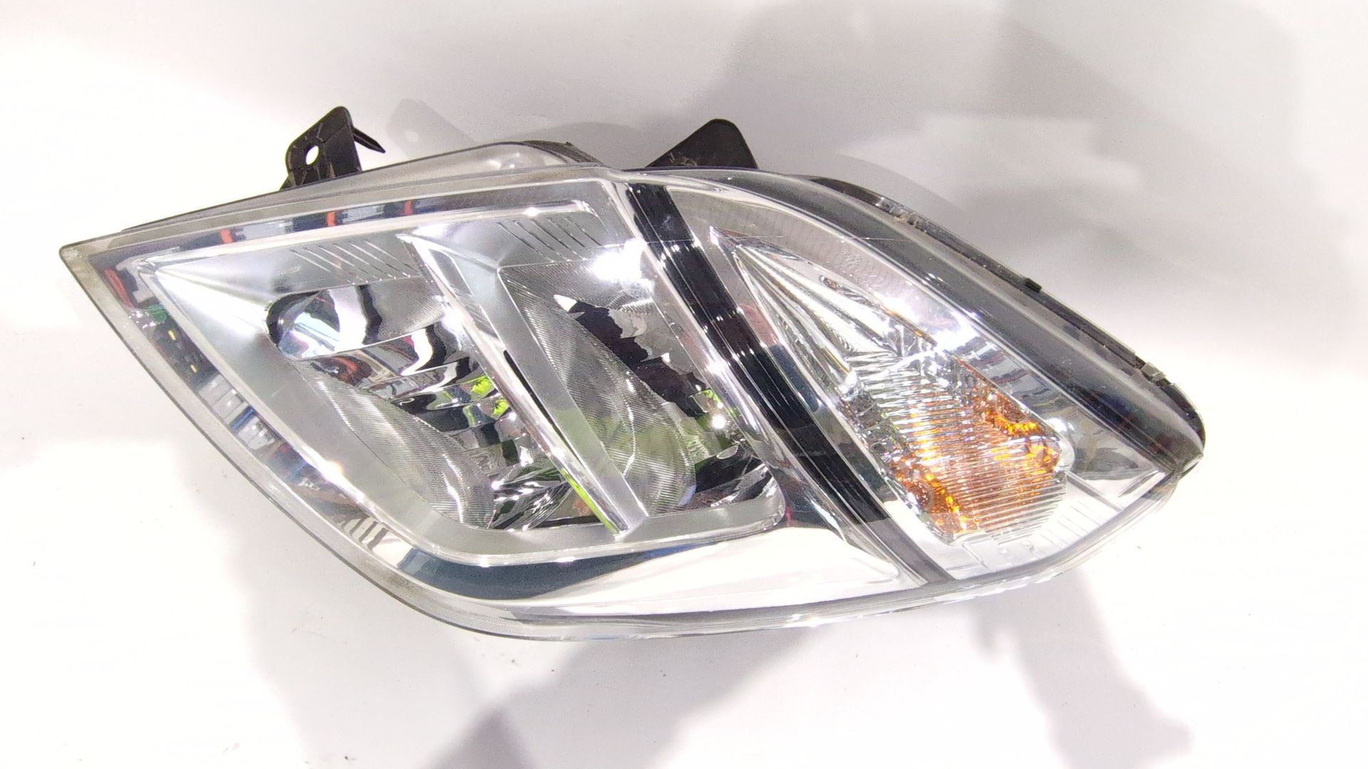 faro_izquierdo_26060bz50a_renault_master_iii_furgoneta_fv_2_3_dci_180_fwd_fv04