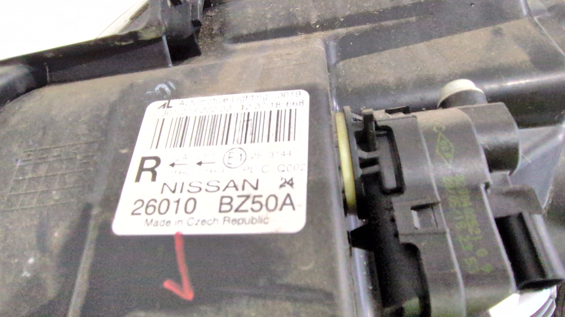 faro_derecho_26010bz50a_renault_master_iii_furgoneta_fv_2_3_dci_180_fwd_fv04