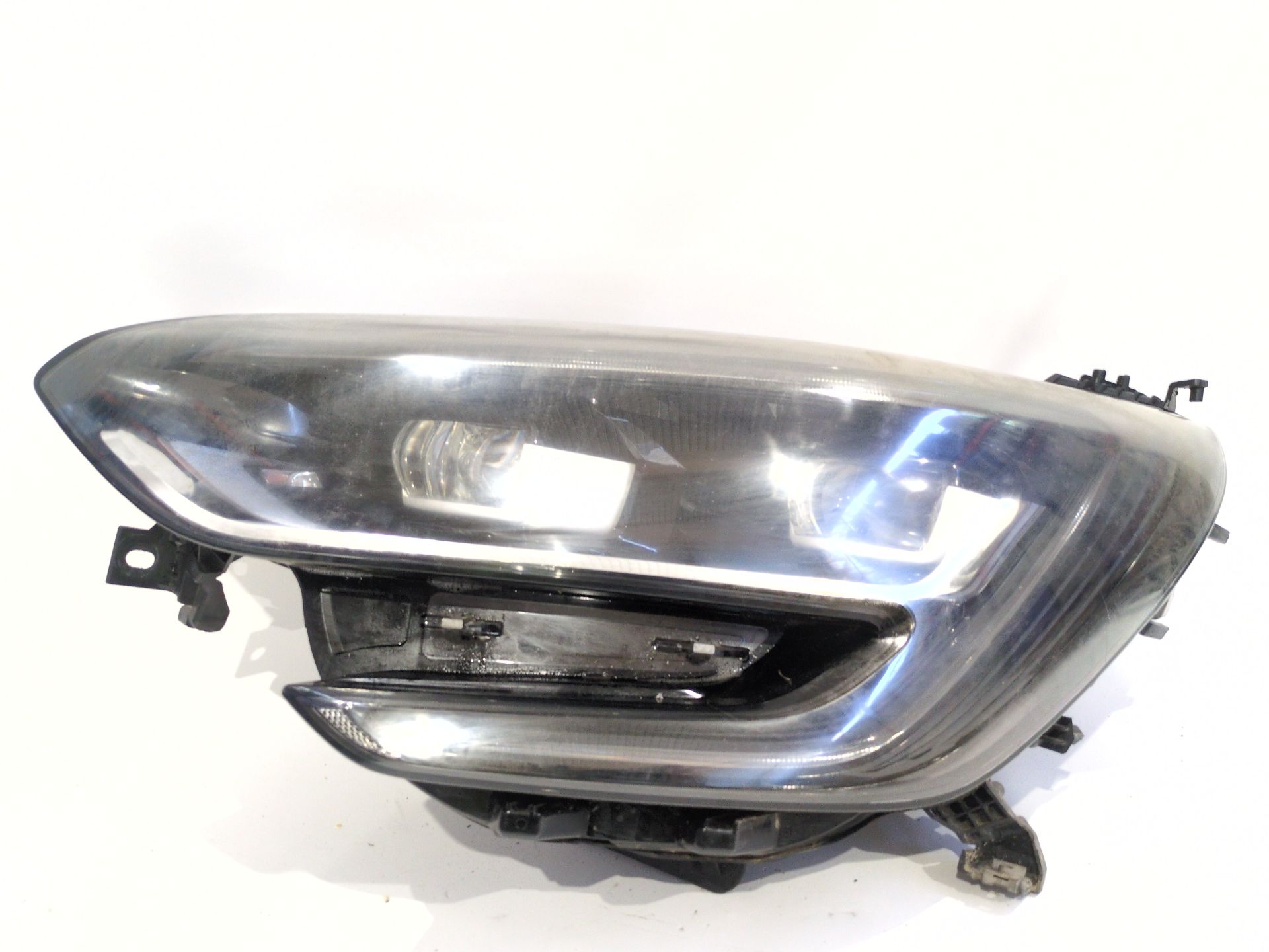 faro_izquierdo_260601197r_renault_megane_iv_sedan_1_5_blue_dci_115_lva6