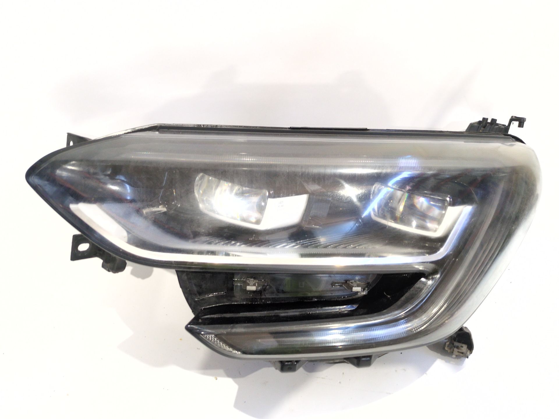 faro_izquierdo_260601197r_renault_megane_iv_sedan_1_5_blue_dci_115_lva6