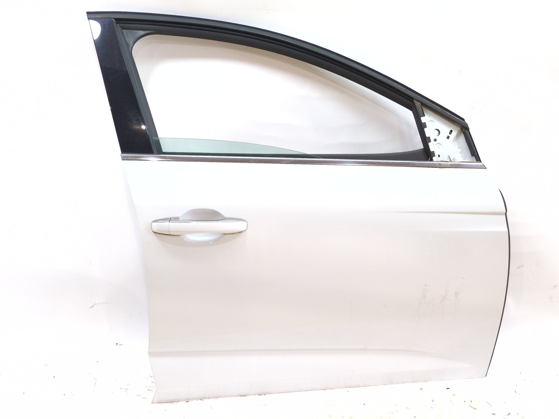 puerta_delantera_derecha_801008869r_ice_white_bc_ov369_renault_megane_iv_sedan_1_5_blue_dci_115_lva6
