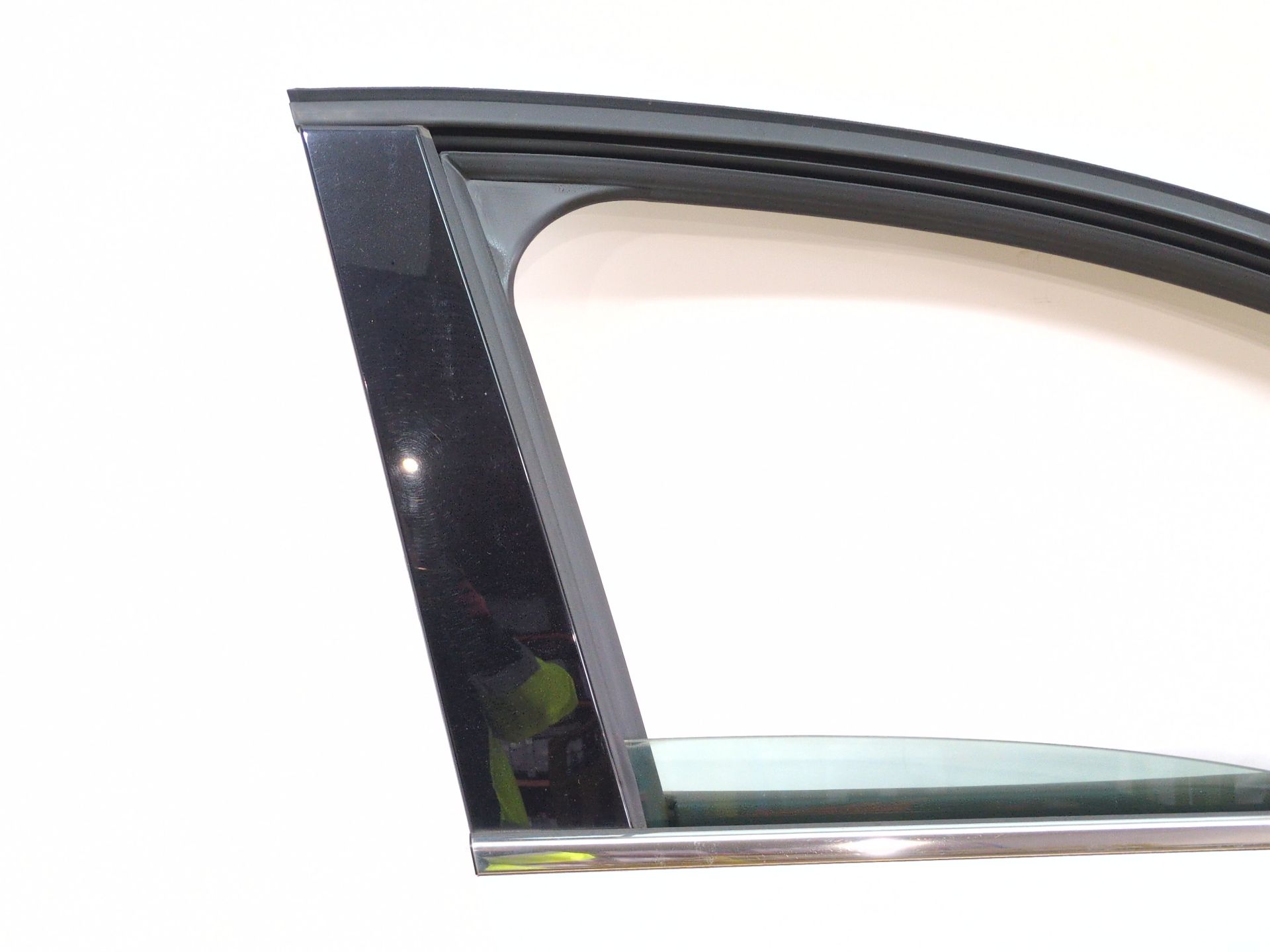 puerta_delantera_derecha_801008869r_ice_white_bc_ov369_renault_megane_iv_sedan_1_5_blue_dci_115_lva6