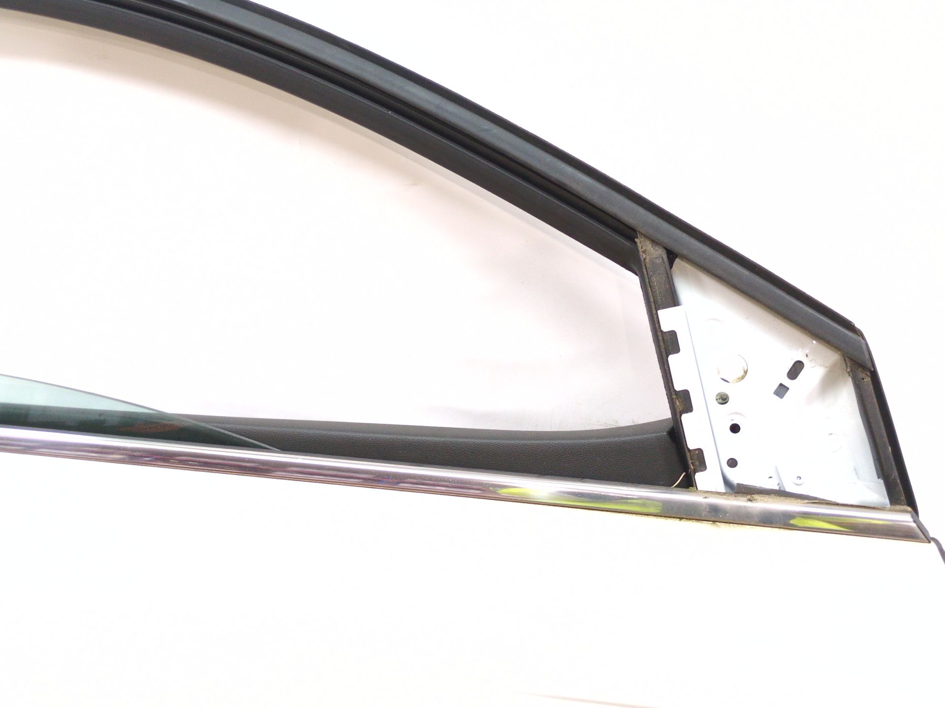 puerta_delantera_derecha_801008869r_ice_white_bc_ov369_renault_megane_iv_sedan_1_5_blue_dci_115_lva6