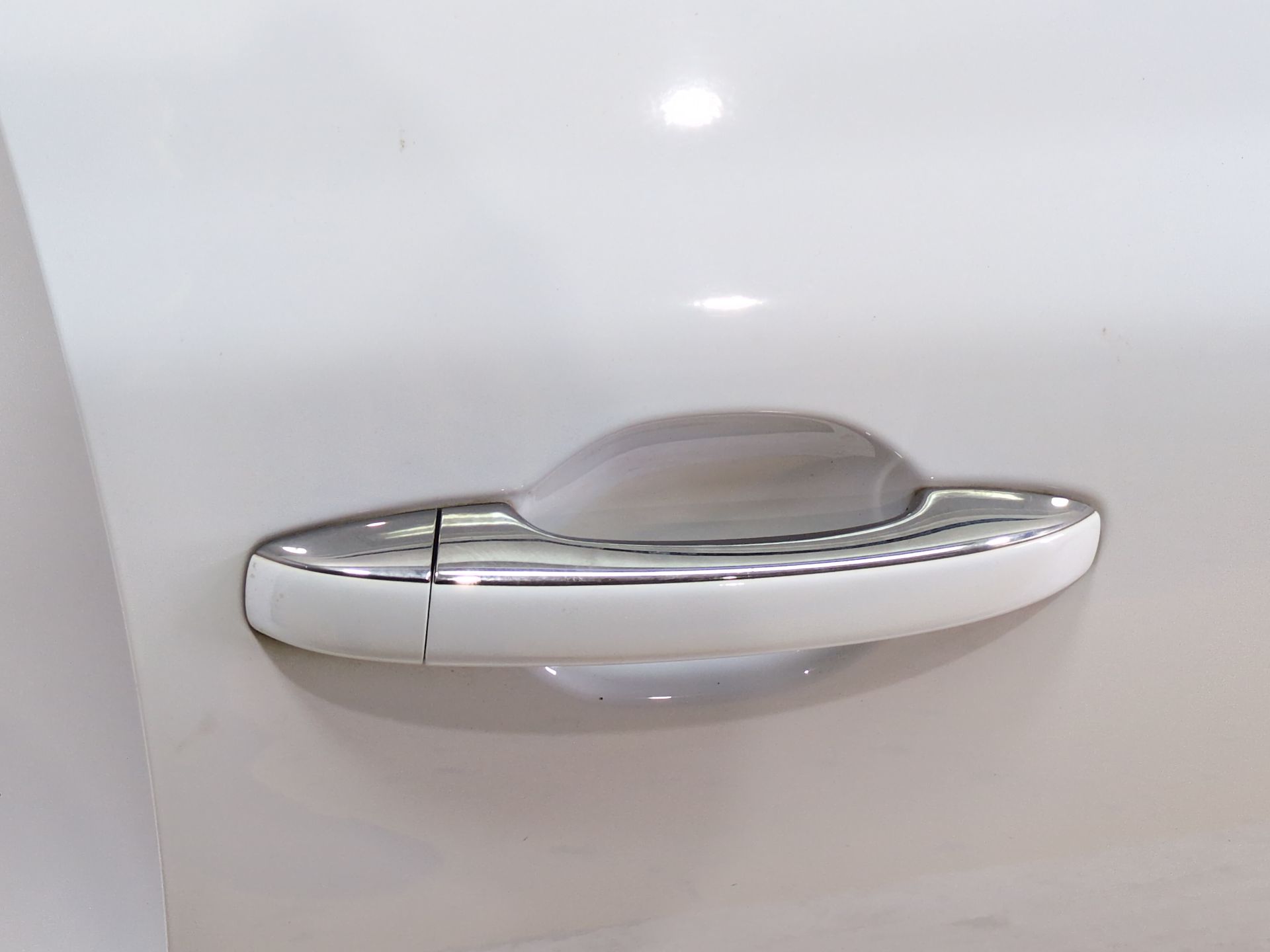 puerta_delantera_derecha_801008869r_ice_white_bc_ov369_renault_megane_iv_sedan_1_5_blue_dci_115_lva6