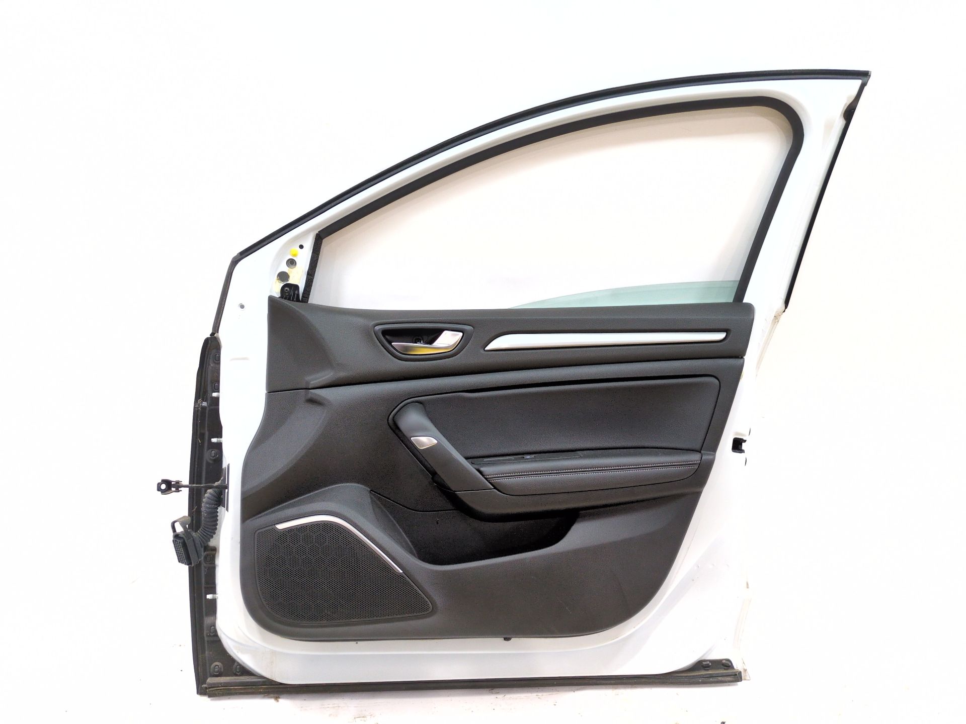 puerta_delantera_derecha_801008869r_ice_white_bc_ov369_renault_megane_iv_sedan_1_5_blue_dci_115_lva6