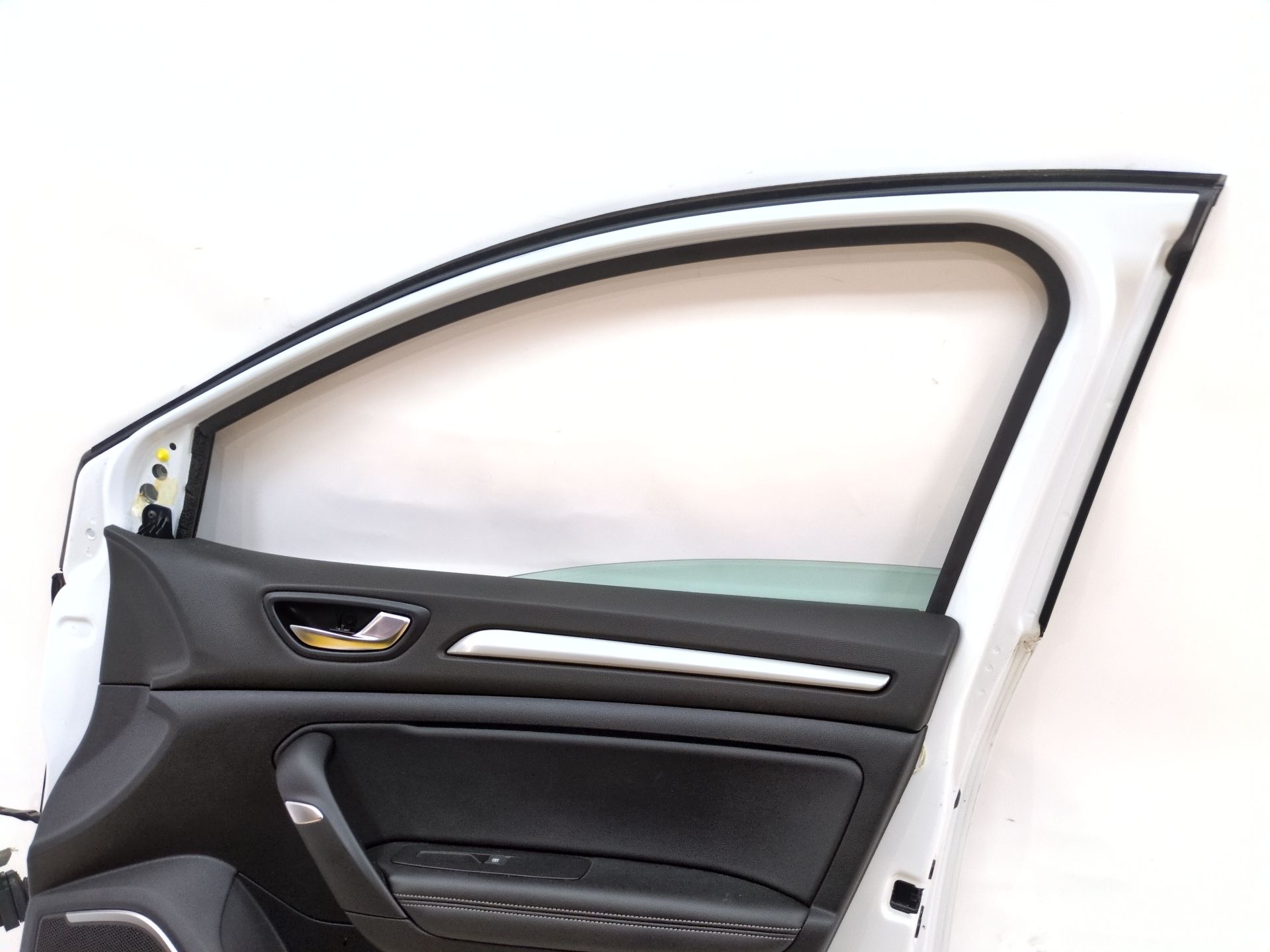 puerta_delantera_derecha_801008869r_ice_white_bc_ov369_renault_megane_iv_sedan_1_5_blue_dci_115_lva6